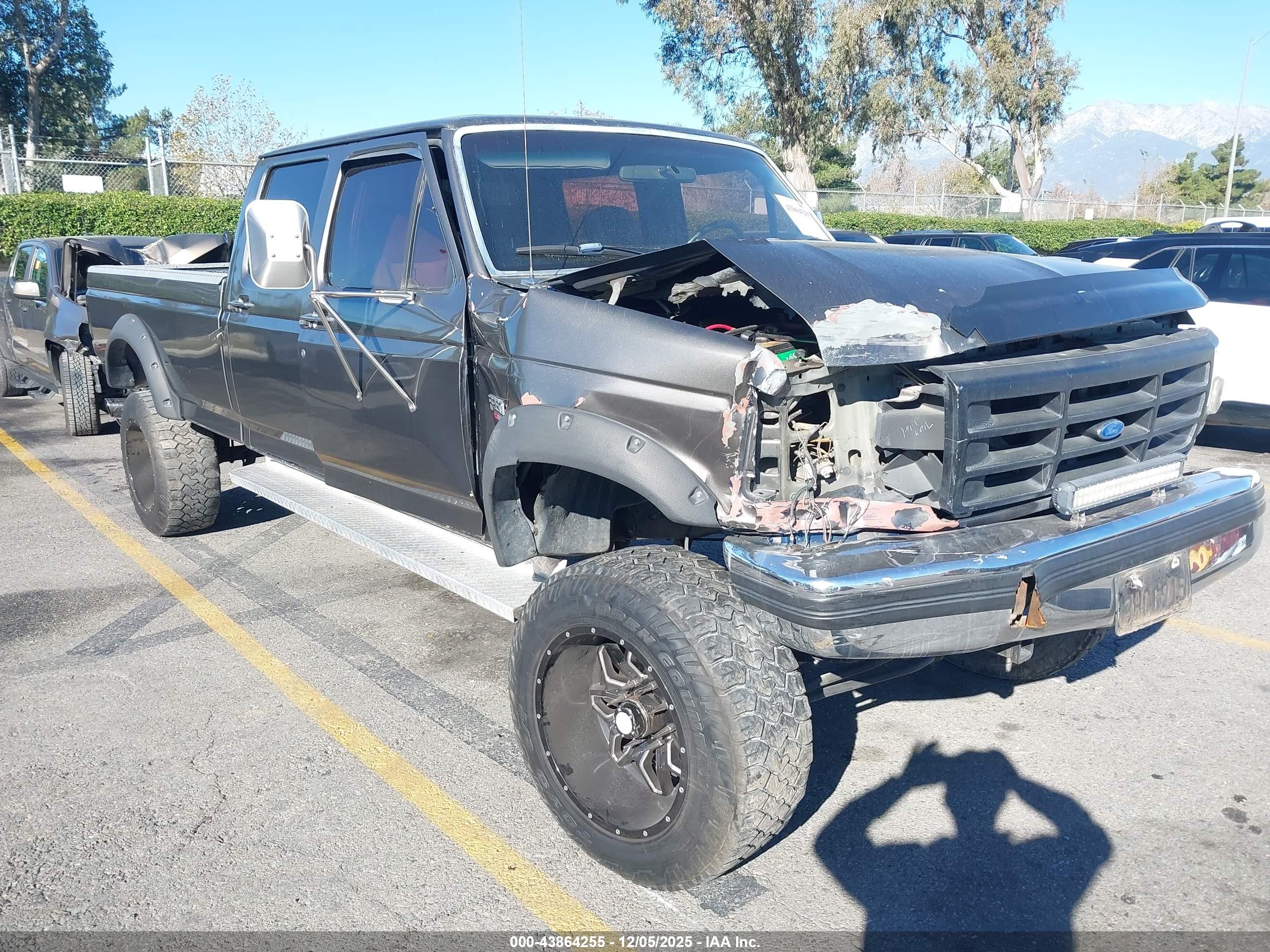 1993 Ford F350   Серый vin: 2FTJW36MXPCA62913