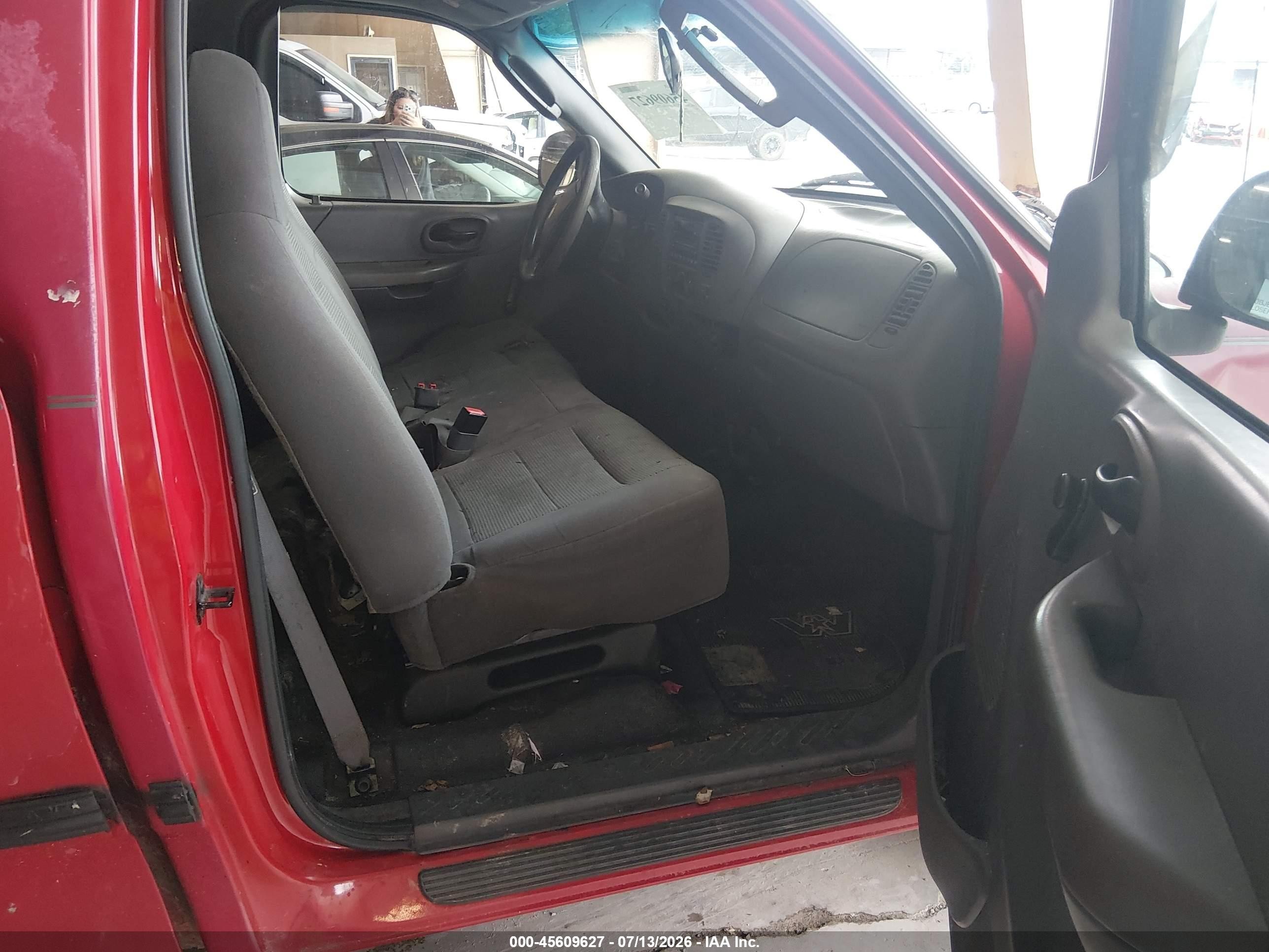 2002 Ford F-150 Xl/xlt Red vin: 2FTPF17L82CA92232