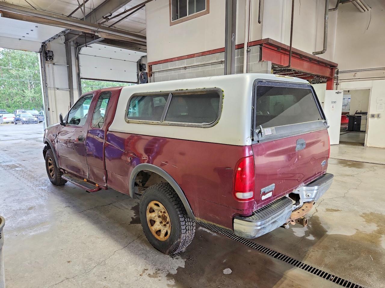 1998 Ford F250 Burgundy vin: 2FTPX28L9WCA36758