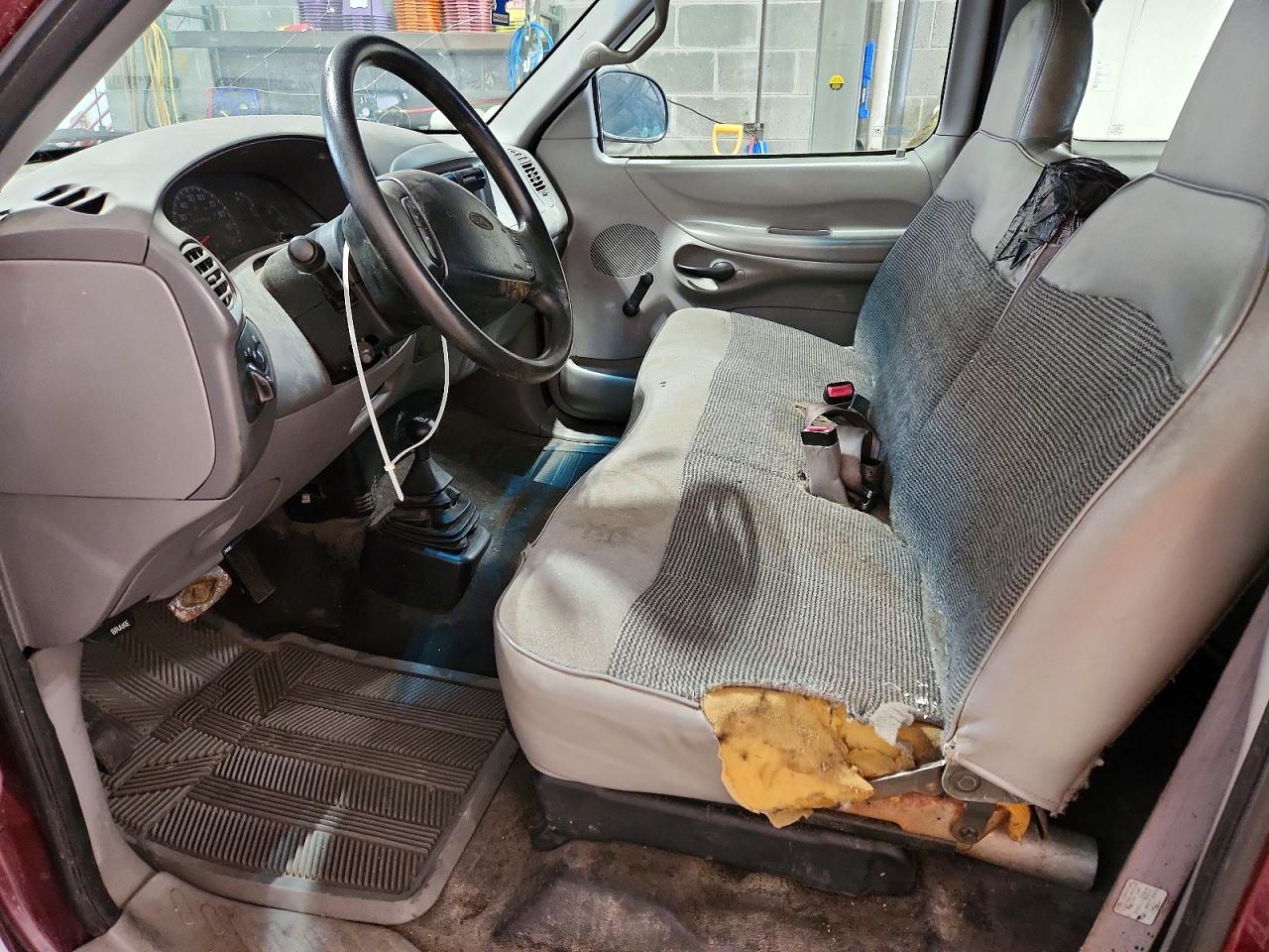 1998 Ford F250 Burgundy vin: 2FTPX28L9WCA36758