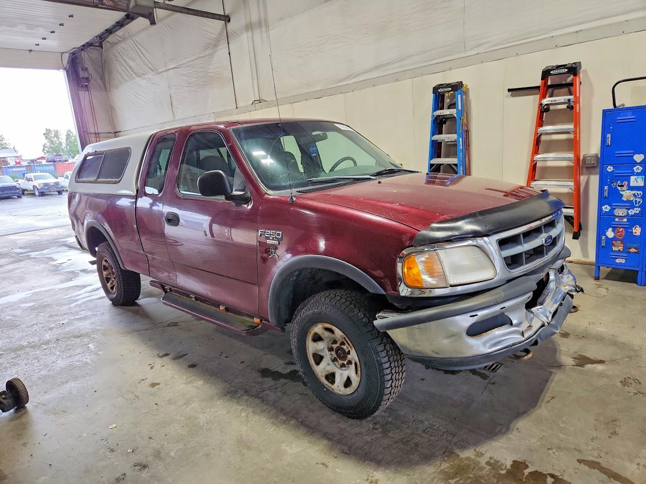 1998 Ford F250 Burgundy vin: 2FTPX28L9WCA36758