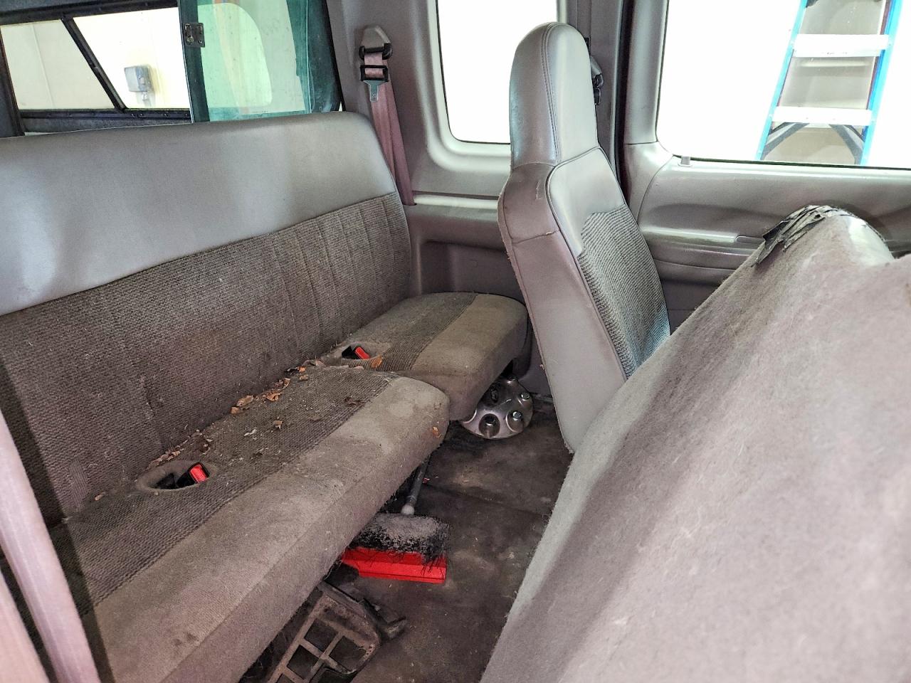 1998 Ford F250 Burgundy vin: 2FTPX28L9WCA36758