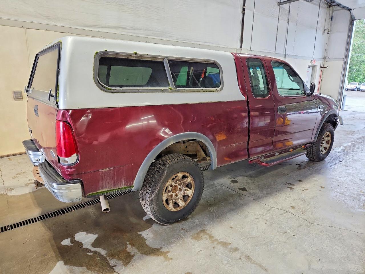 1998 Ford F250 Burgundy vin: 2FTPX28L9WCA36758