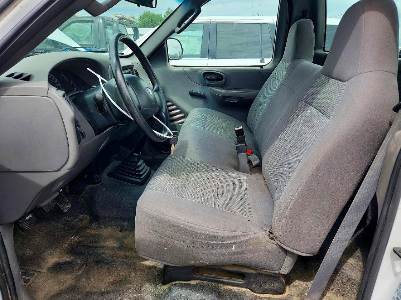 2004 Ford F-150 Heritage Classic White vin: 2FTRF17224CA08795
