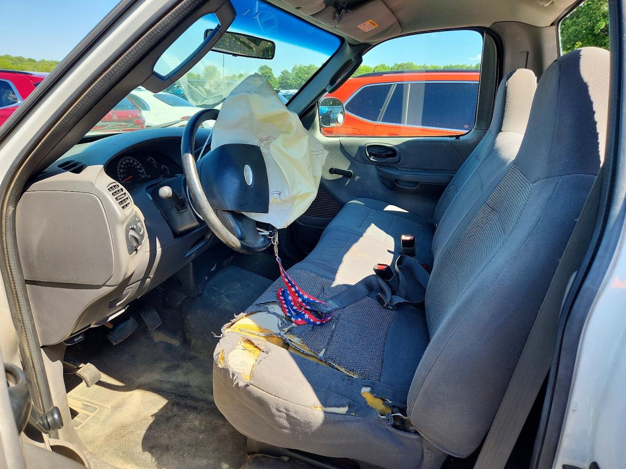 2004 Ford F-150 Heritage Classic White vin: 2FTRF17274CA06637