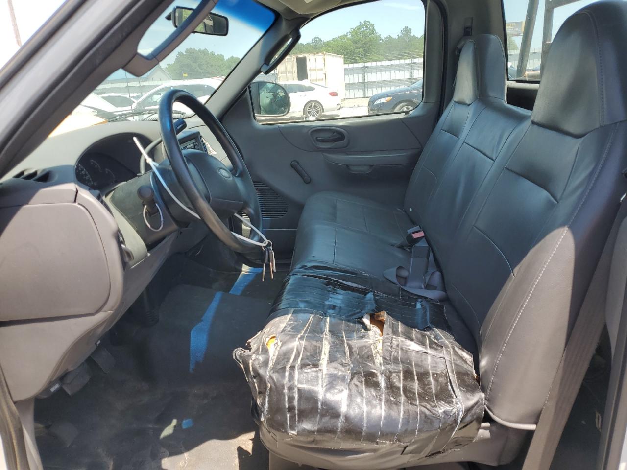 2004 Ford F-150 Heritage Classic White vin: 2FTRF17294CA51370 Damage: Left Front Seat, Torn, > 12 Inches