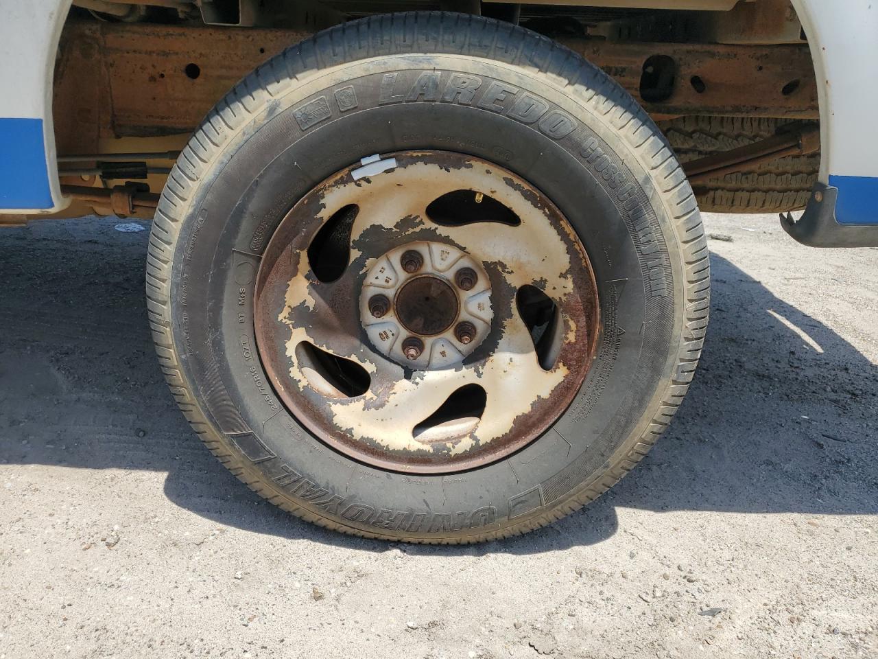 2004 Ford F-150 Heritage Classic White vin: 2FTRF17294CA51370 Damage: Left Rear Wheel, Peeling, > 12 Inches