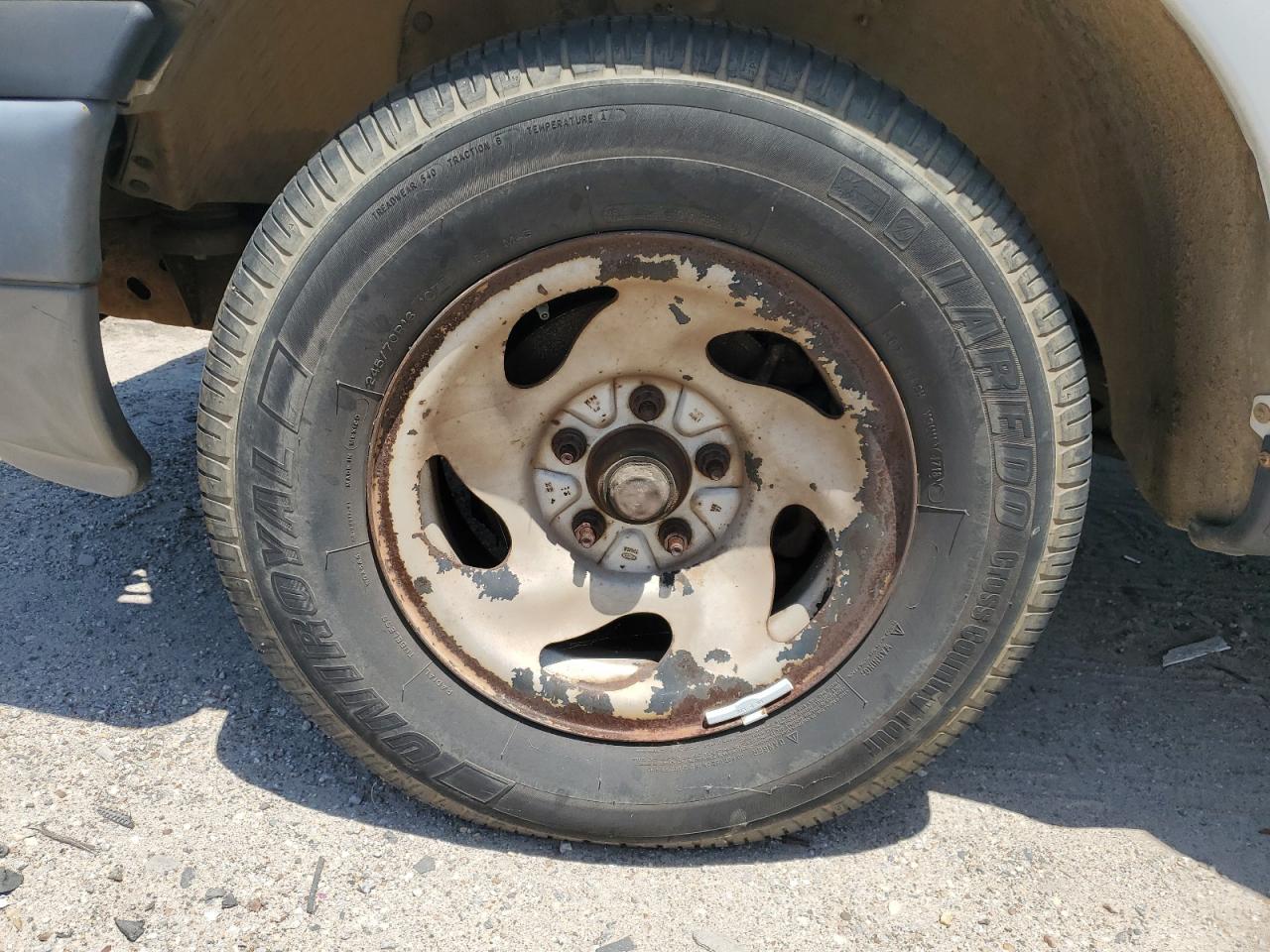2004 Ford F-150 Heritage Classic White vin: 2FTRF17294CA51370 Damage: Left Front Wheel, Peeling, > 12 Inches