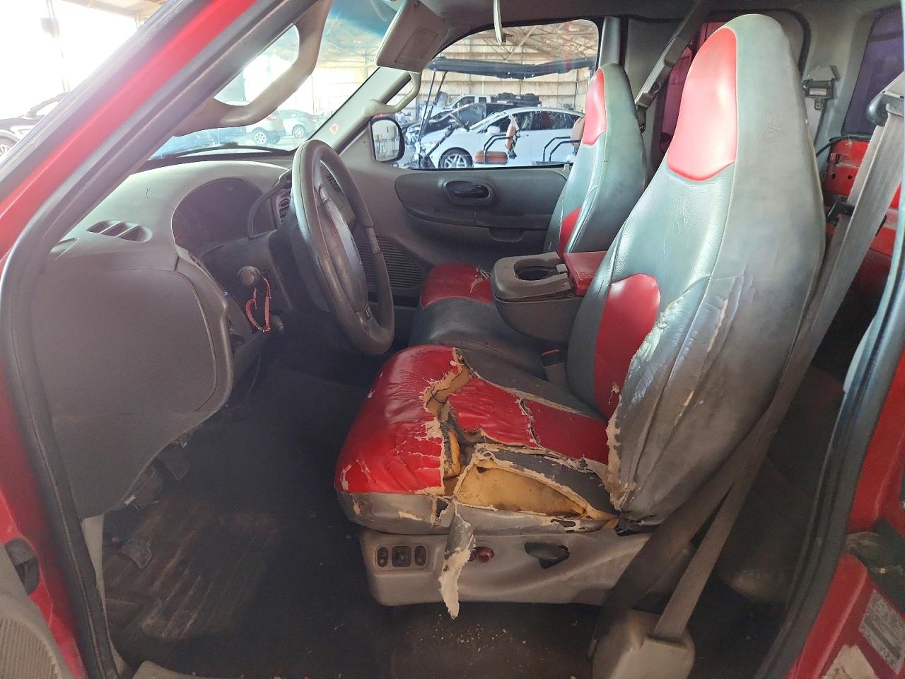 2000 Ford F150 Red vin: 2FTRX07L5YCA70858