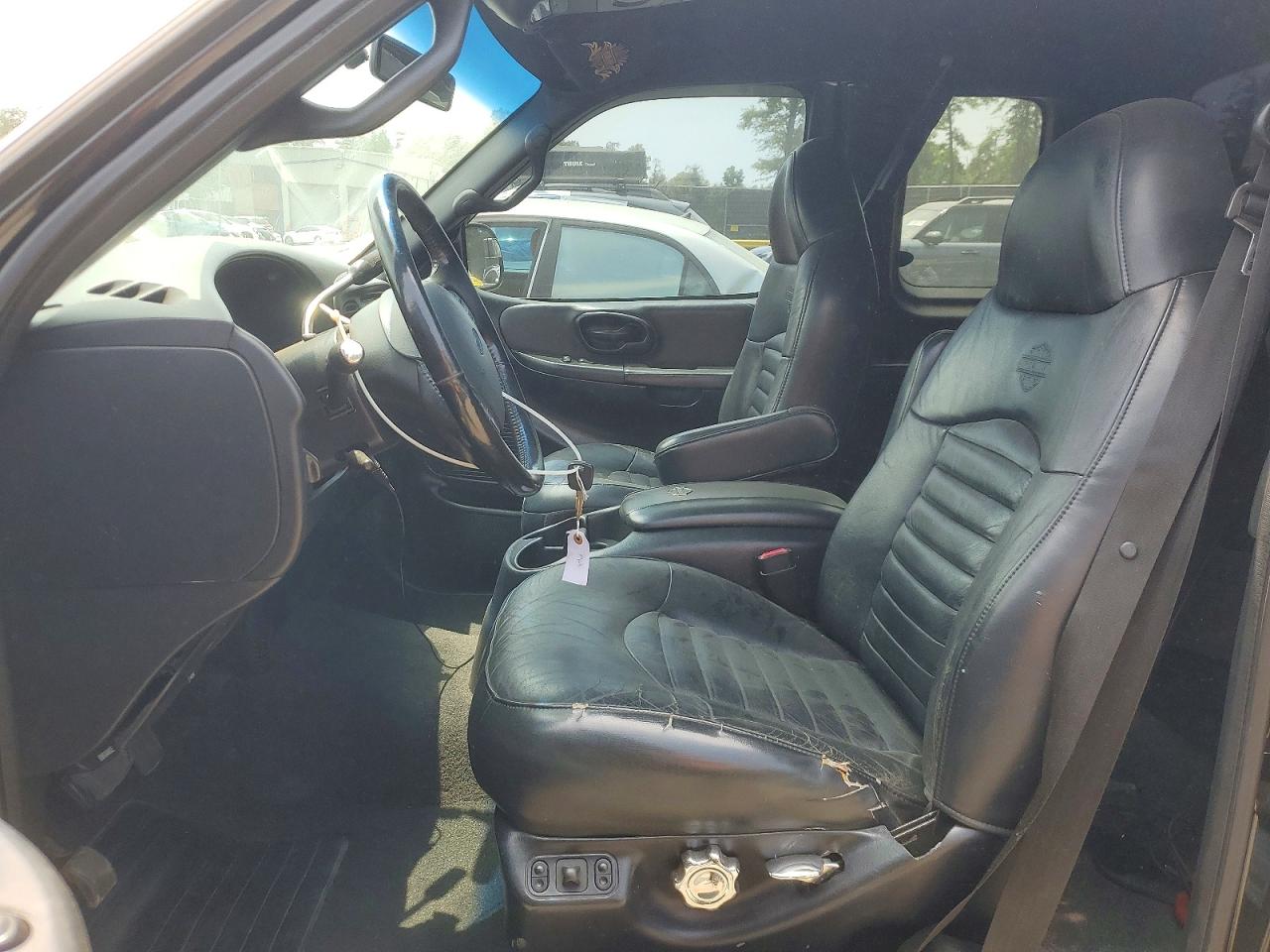 2000 Ford F150 Black vin: 2FTRX07L7YCB18022
