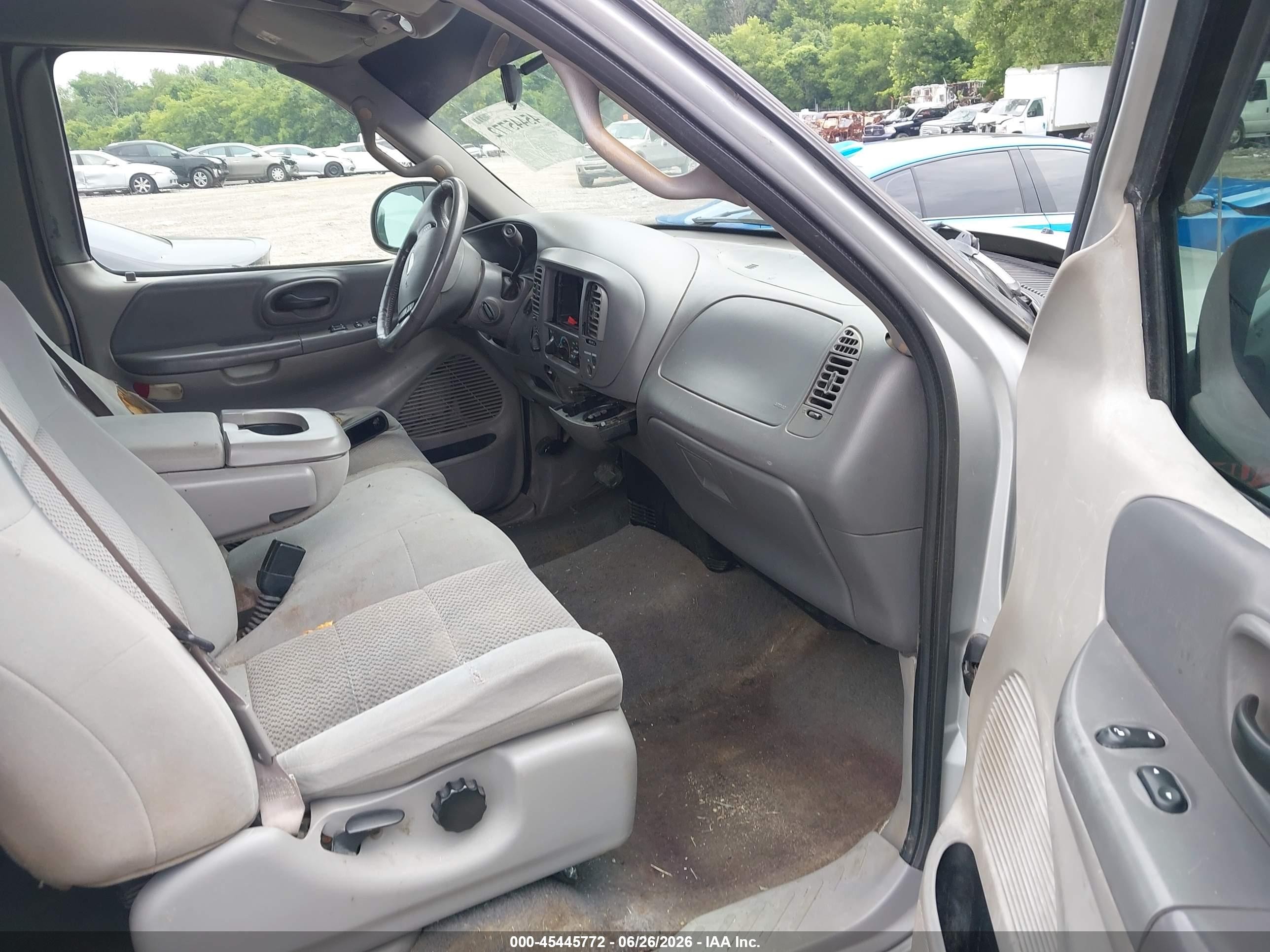 2003 Ford F-150 Lariat/xl/xlt Серебряный vin: 2FTRX08L63CA09641