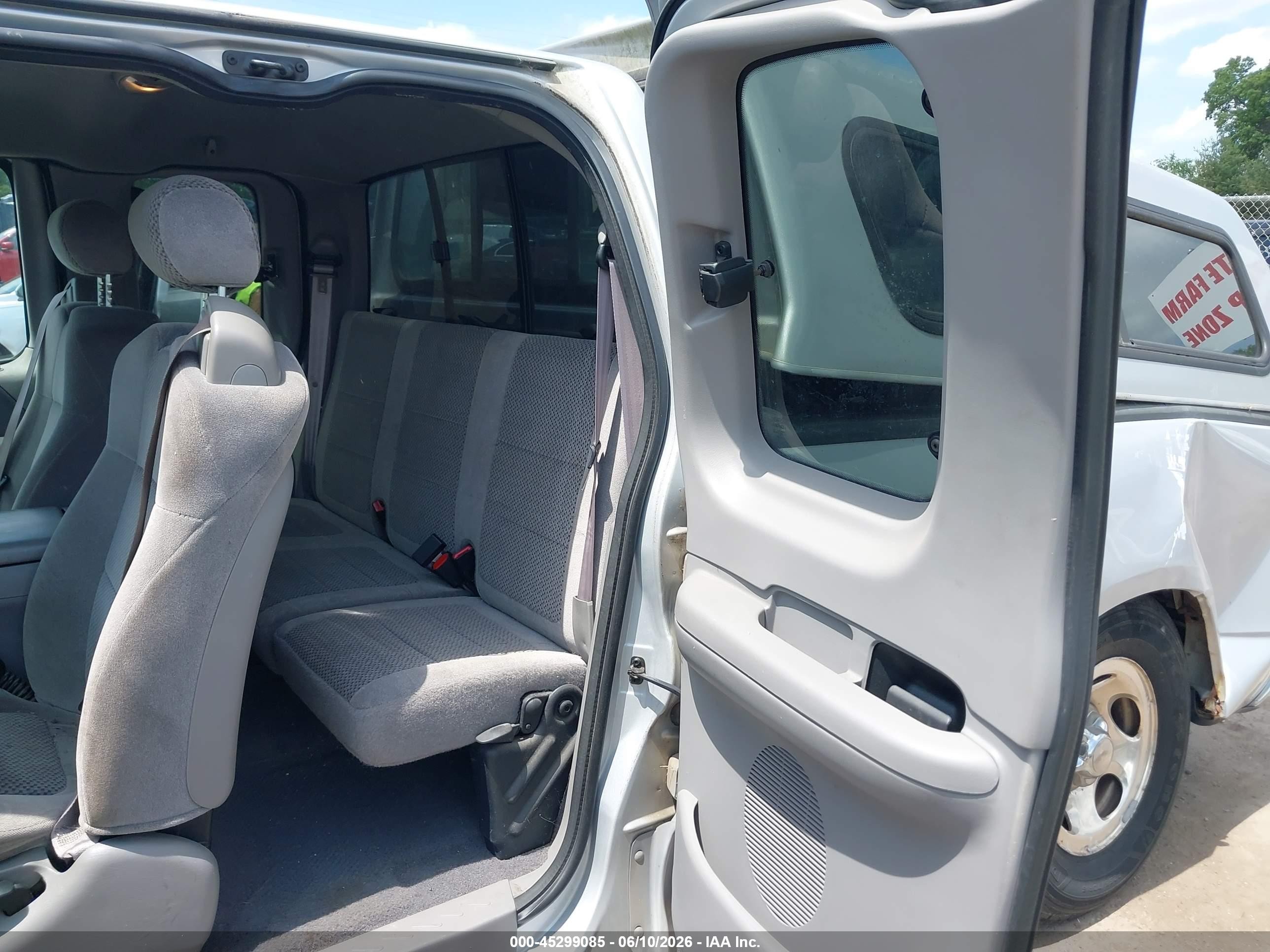 2002 Ford F-150 Xl/xlt Silver vin: 2FTRX17232CA53111