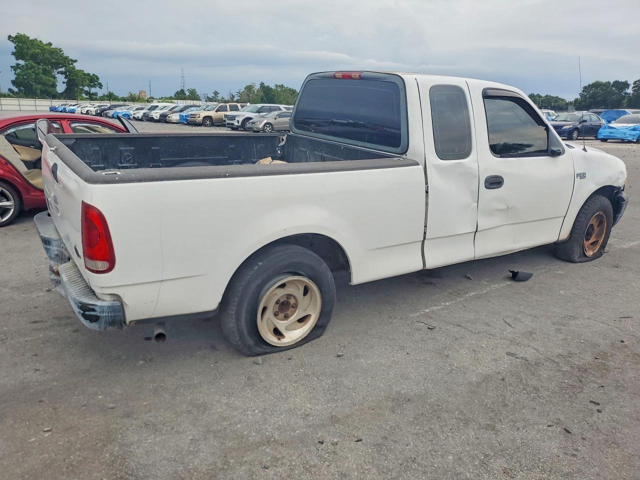2004 Ford F-150 Heritage Classic White vin: 2FTRX17244CA03398