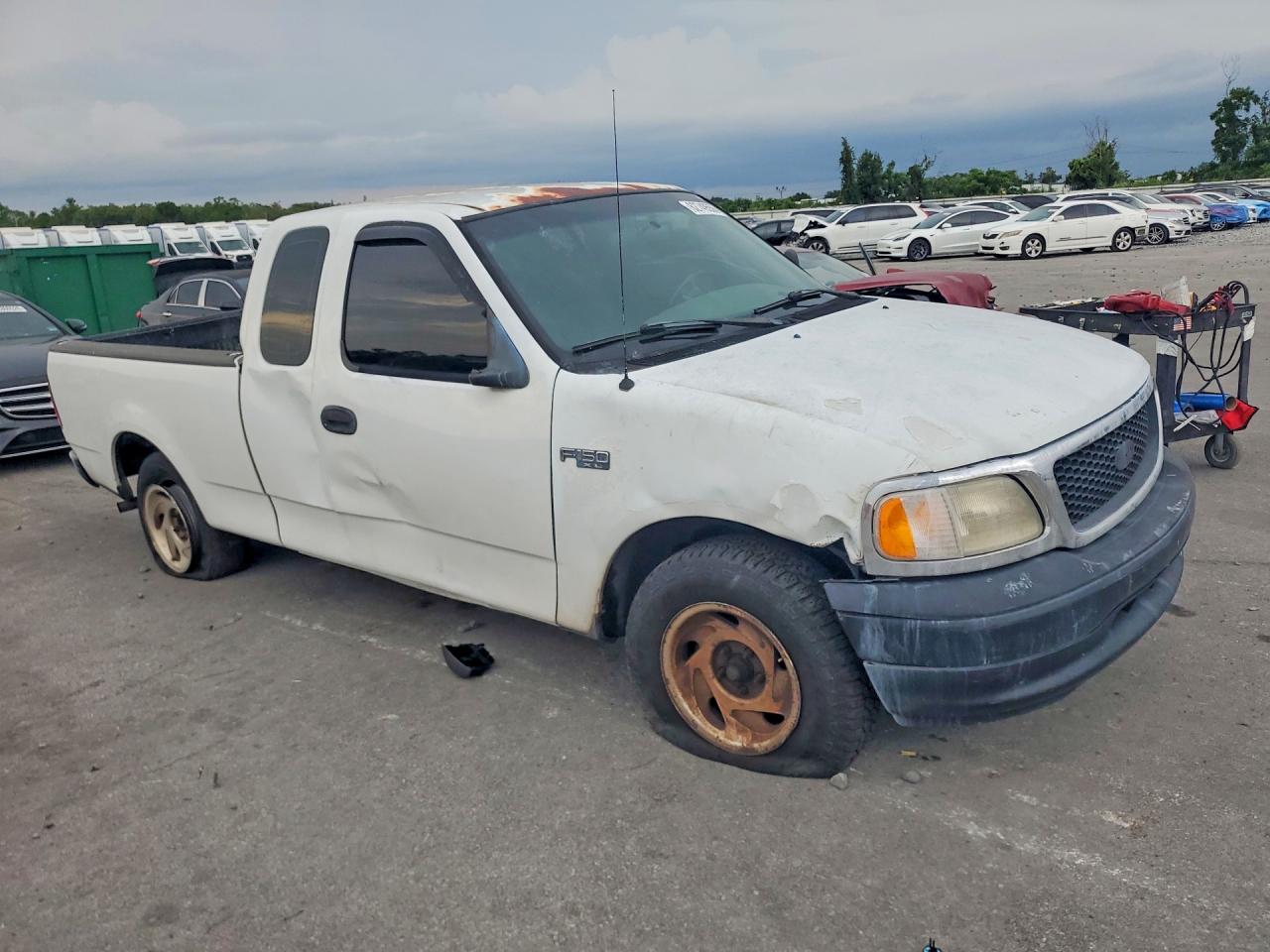 2004 Ford F-150 Heritage Classic White vin: 2FTRX17244CA03398