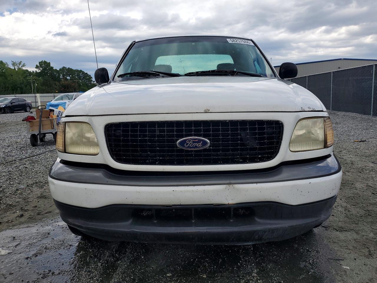 2004 Ford F-150 Heritage Classic White vin: 2FTRX17264CA93279