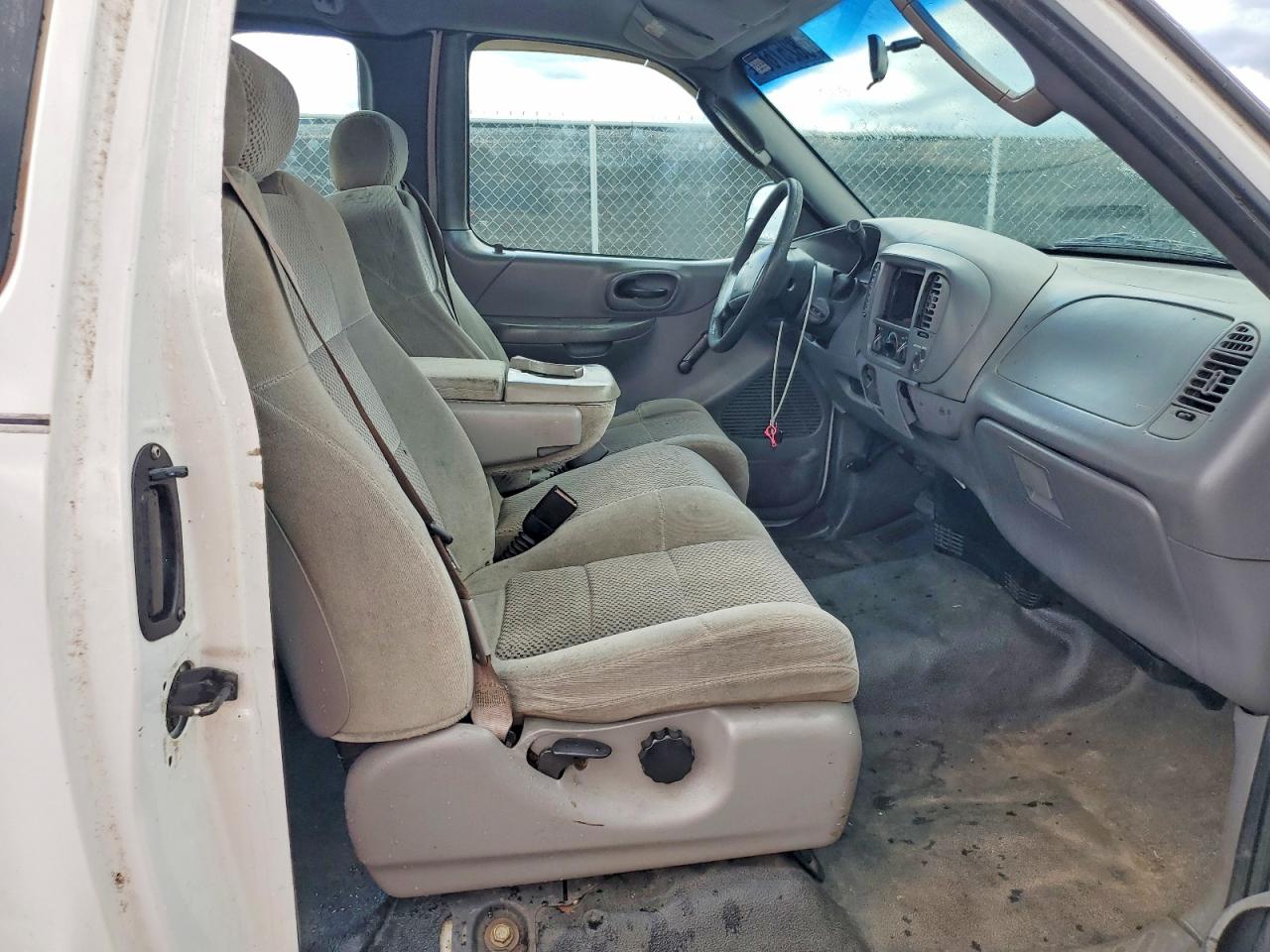 2004 Ford F-150 Heritage Classic White vin: 2FTRX17264CA93279