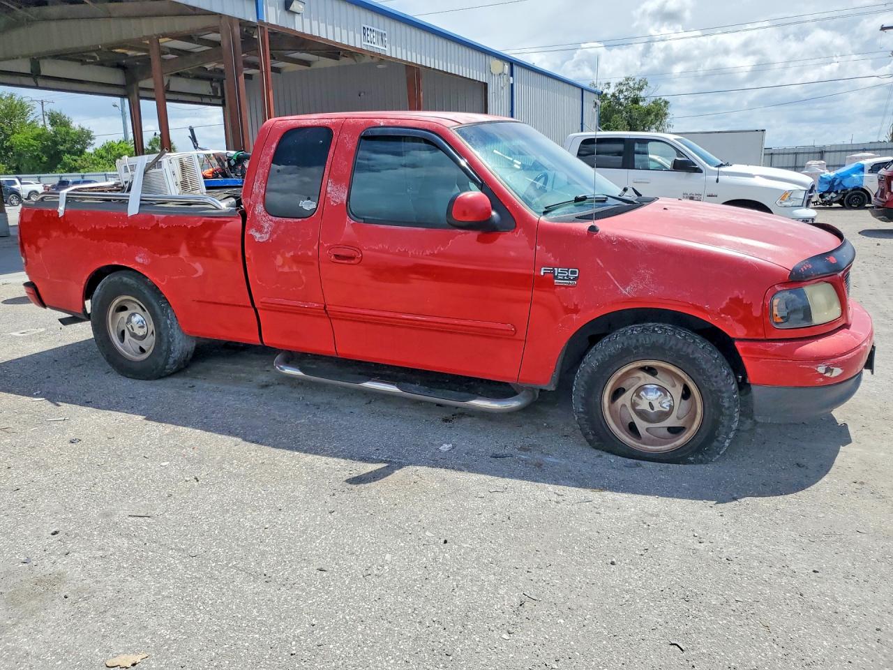 2001 Ford F150 Red vin: 2FTRX17L51CA11160