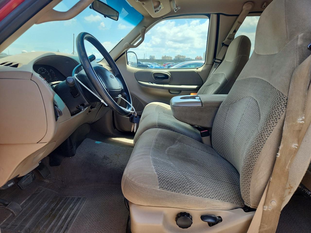 2000 Ford F150 Красный vin: 2FTRX17L6YCA30228