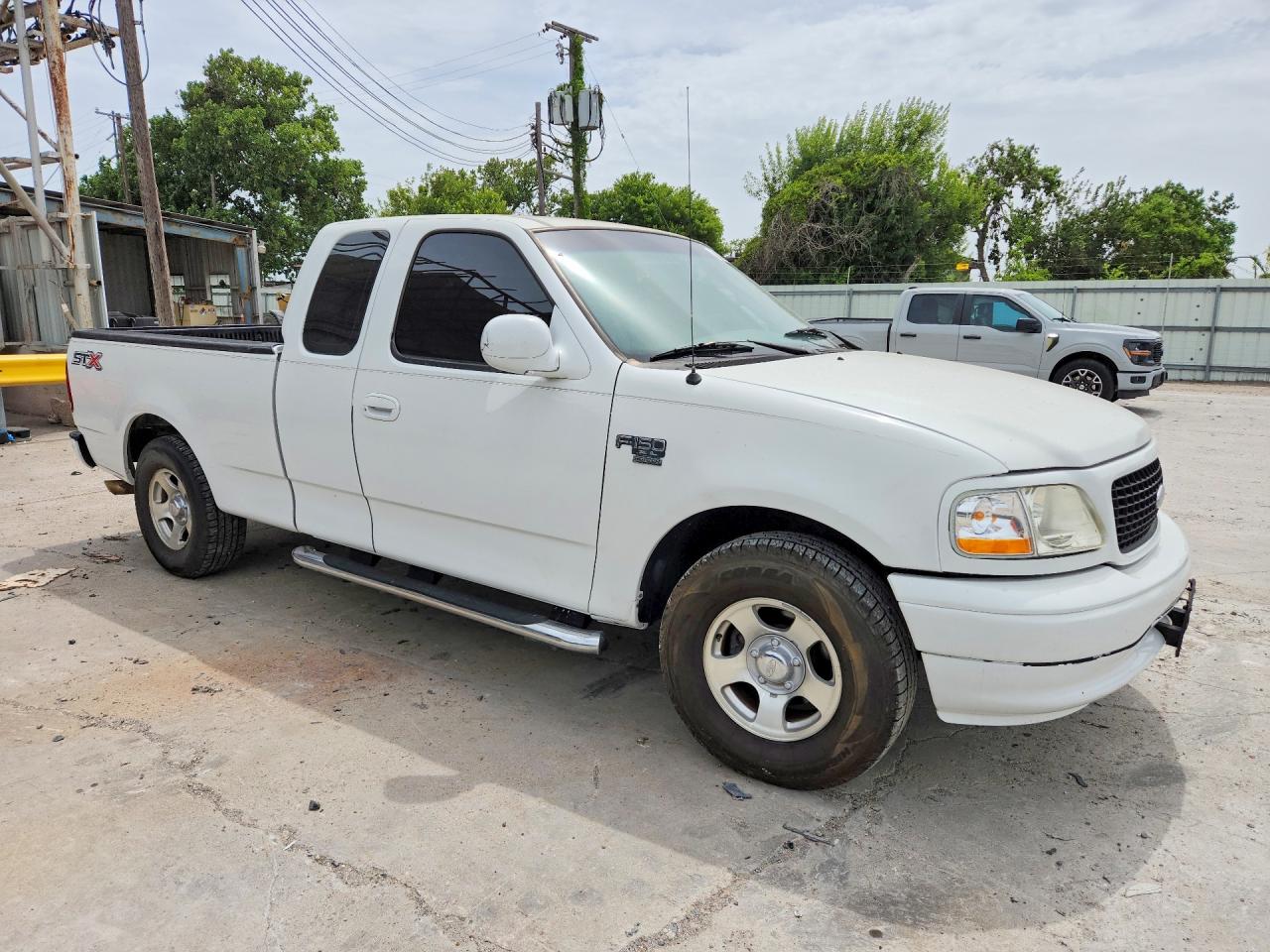 2004 Ford F-150 Heritage Classic White vin: 2FTRX17W54CA61751