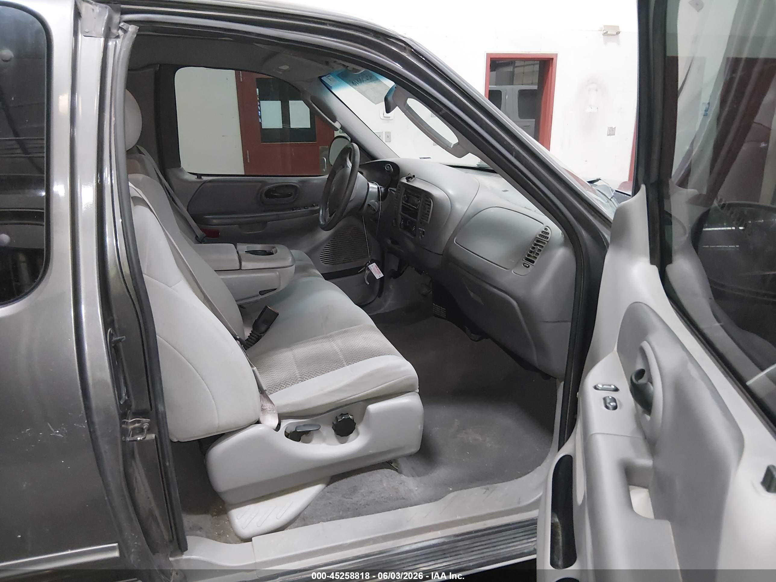 2003 Ford F-150 Lariat/xl/xlt Серый vin: 2FTRX18L03CA51938