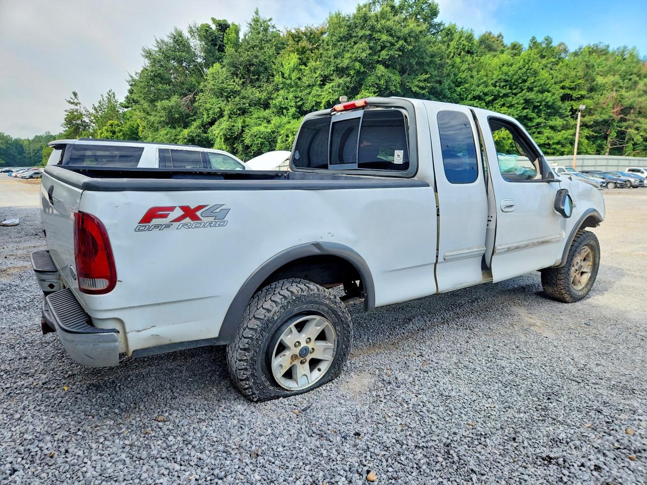 2002 Ford F150 White vin: 2FTRX18L22CA40762