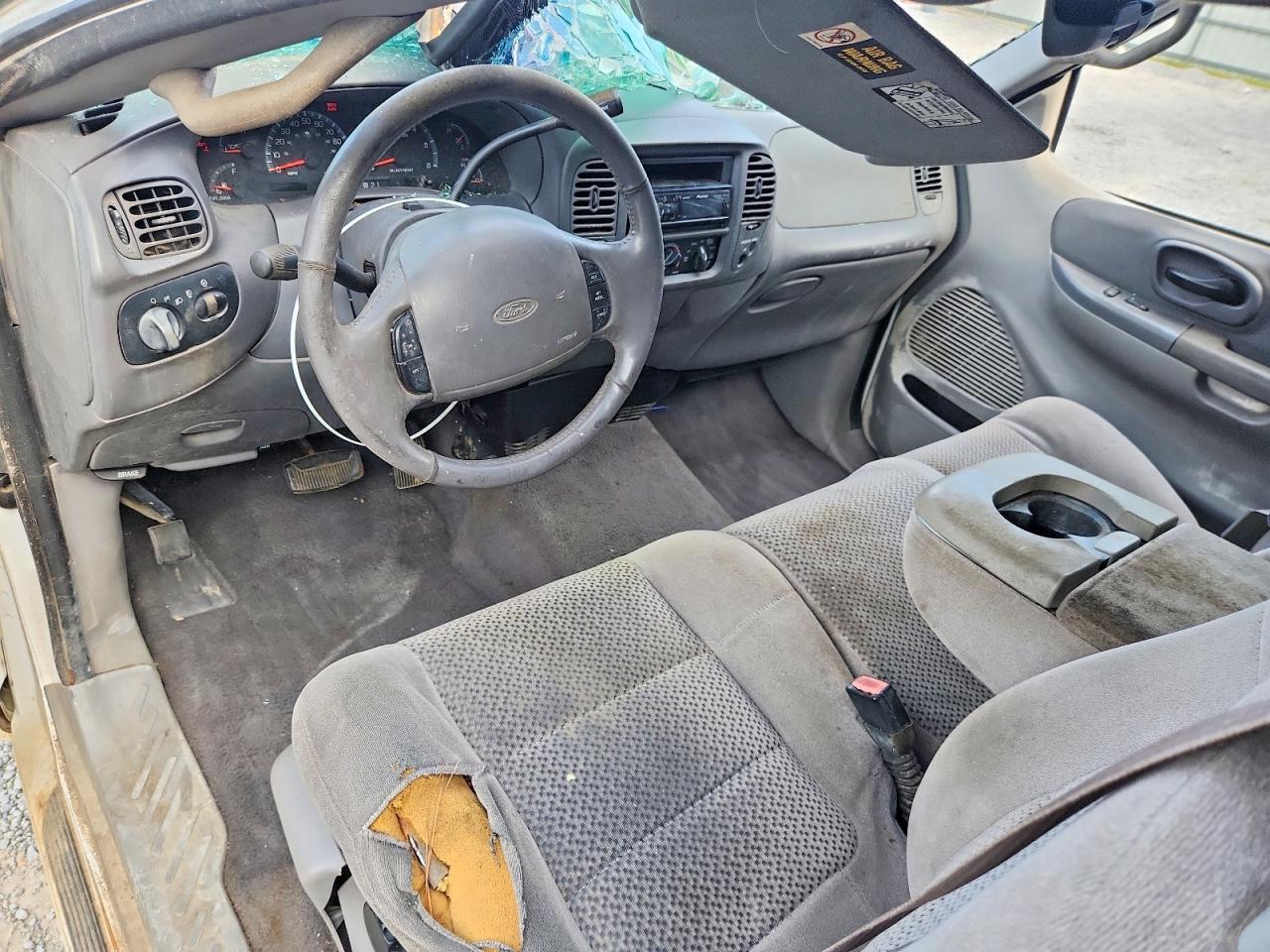2002 Ford F150 White vin: 2FTRX18L22CA40762