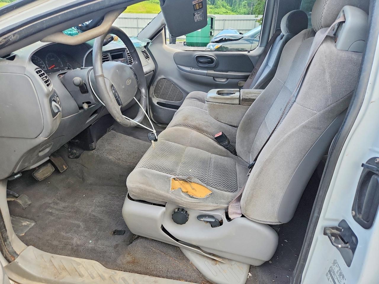 2002 Ford F150 White vin: 2FTRX18L22CA40762