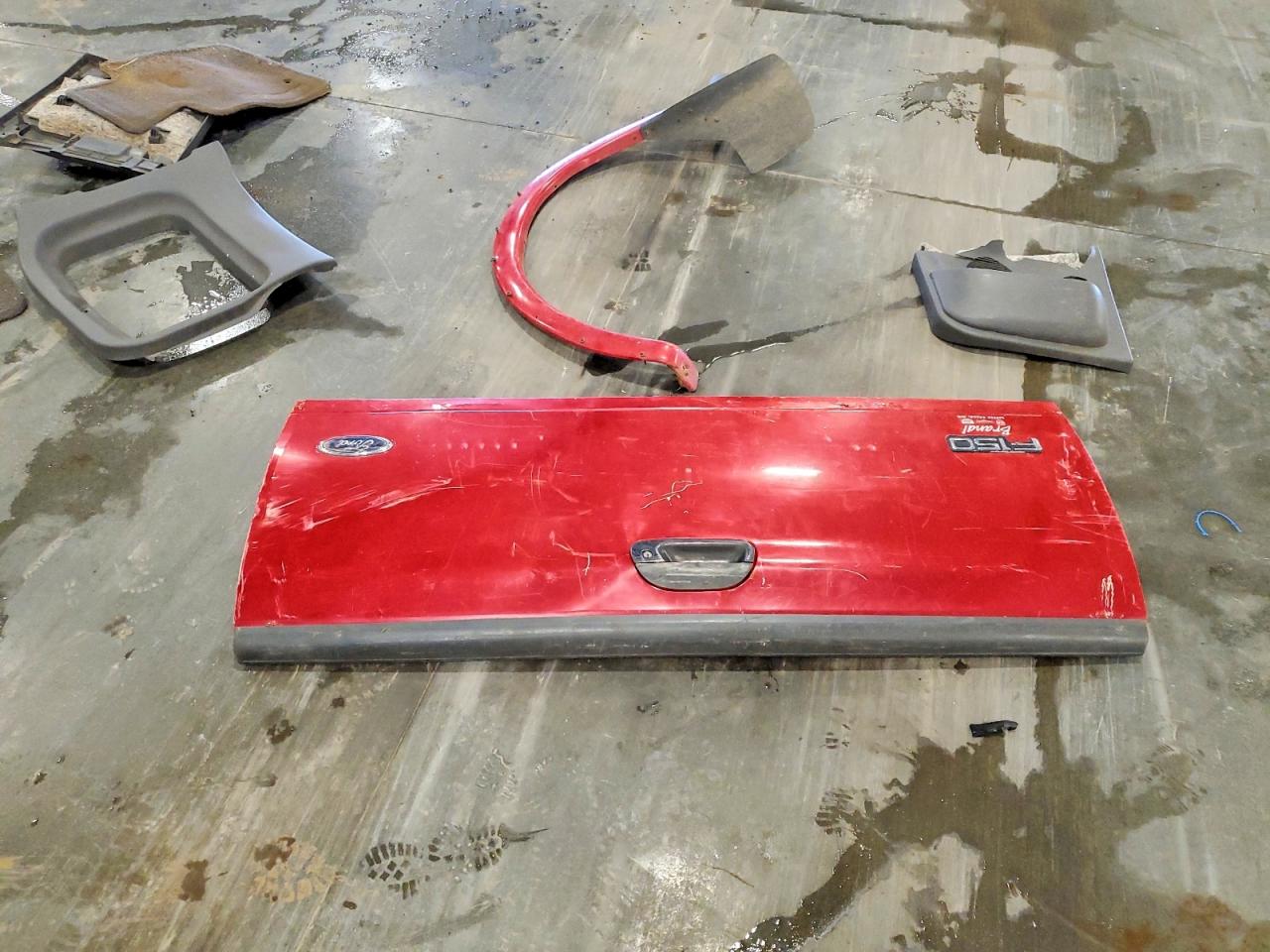 2001 Ford F150 Red vin: 2FTRX18L31CA00589