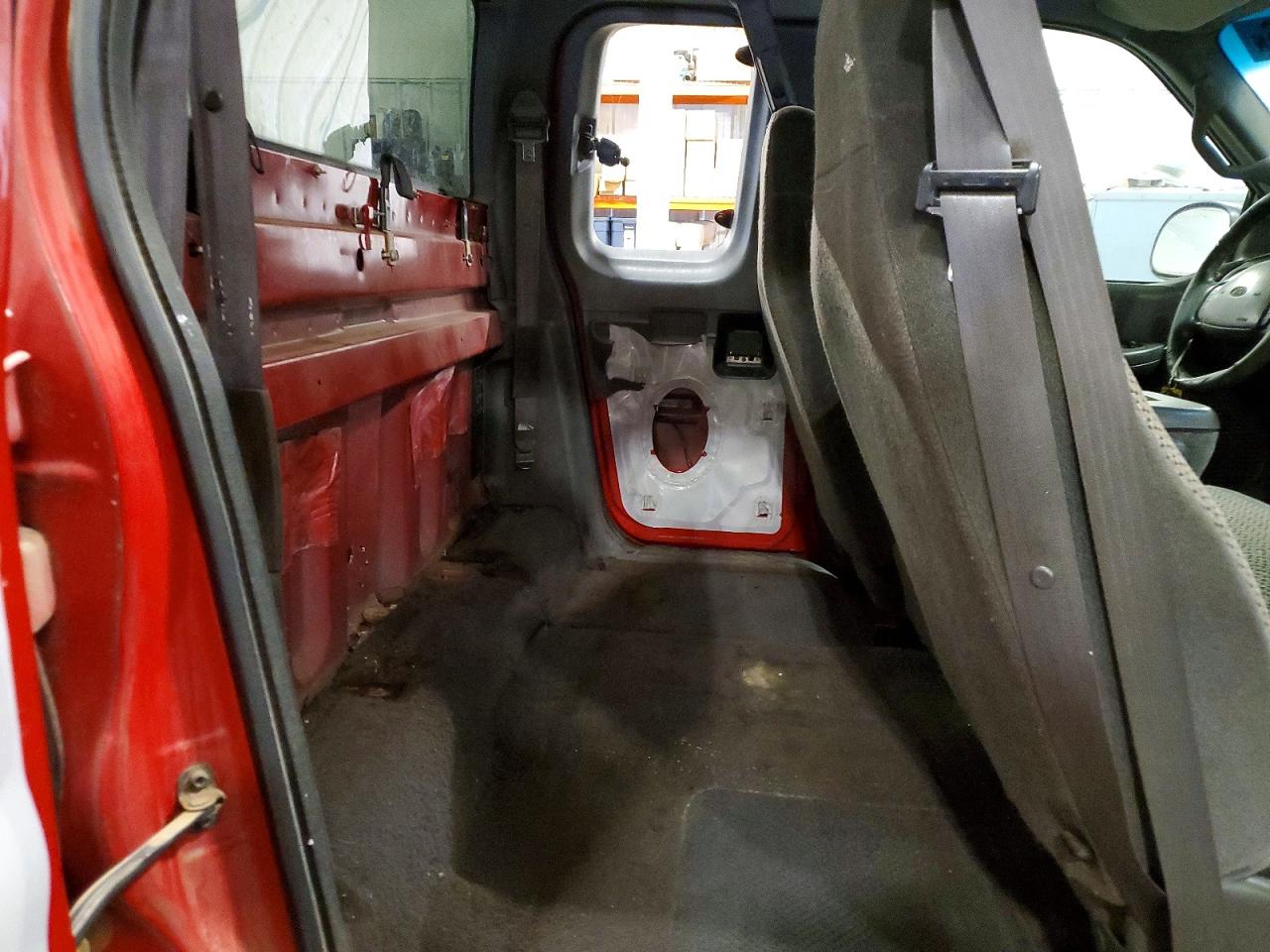 2001 Ford F150 Red vin: 2FTRX18L31CA00589
