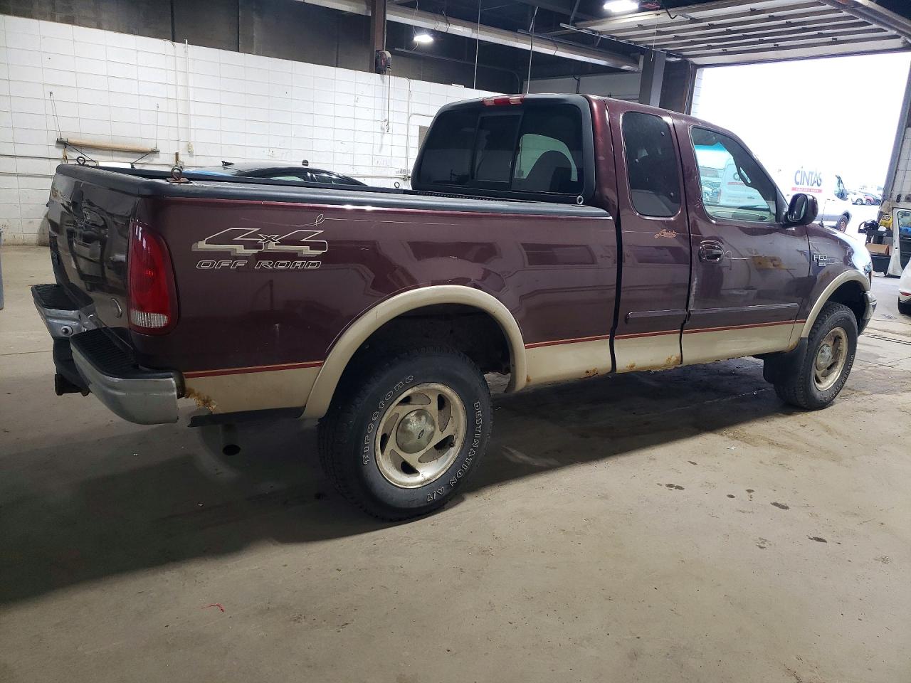 2000 Ford F150 Burgundy vin: 2FTRX18L5YCA17579