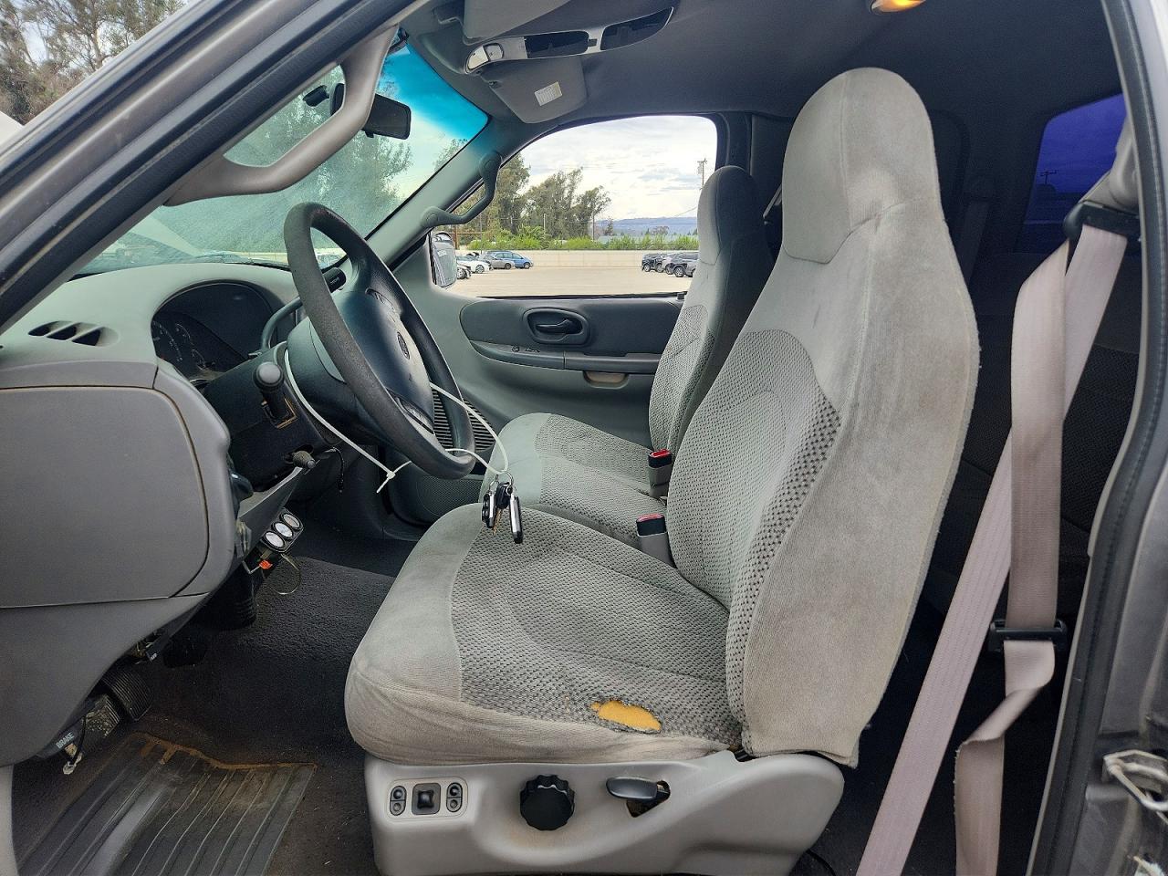 2000 Ford F150 Серый vin: 2FTRX18L8YCA85746