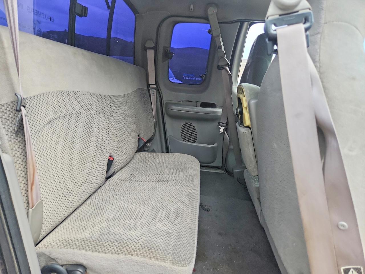 2000 Ford F150 Серый vin: 2FTRX18L8YCA85746