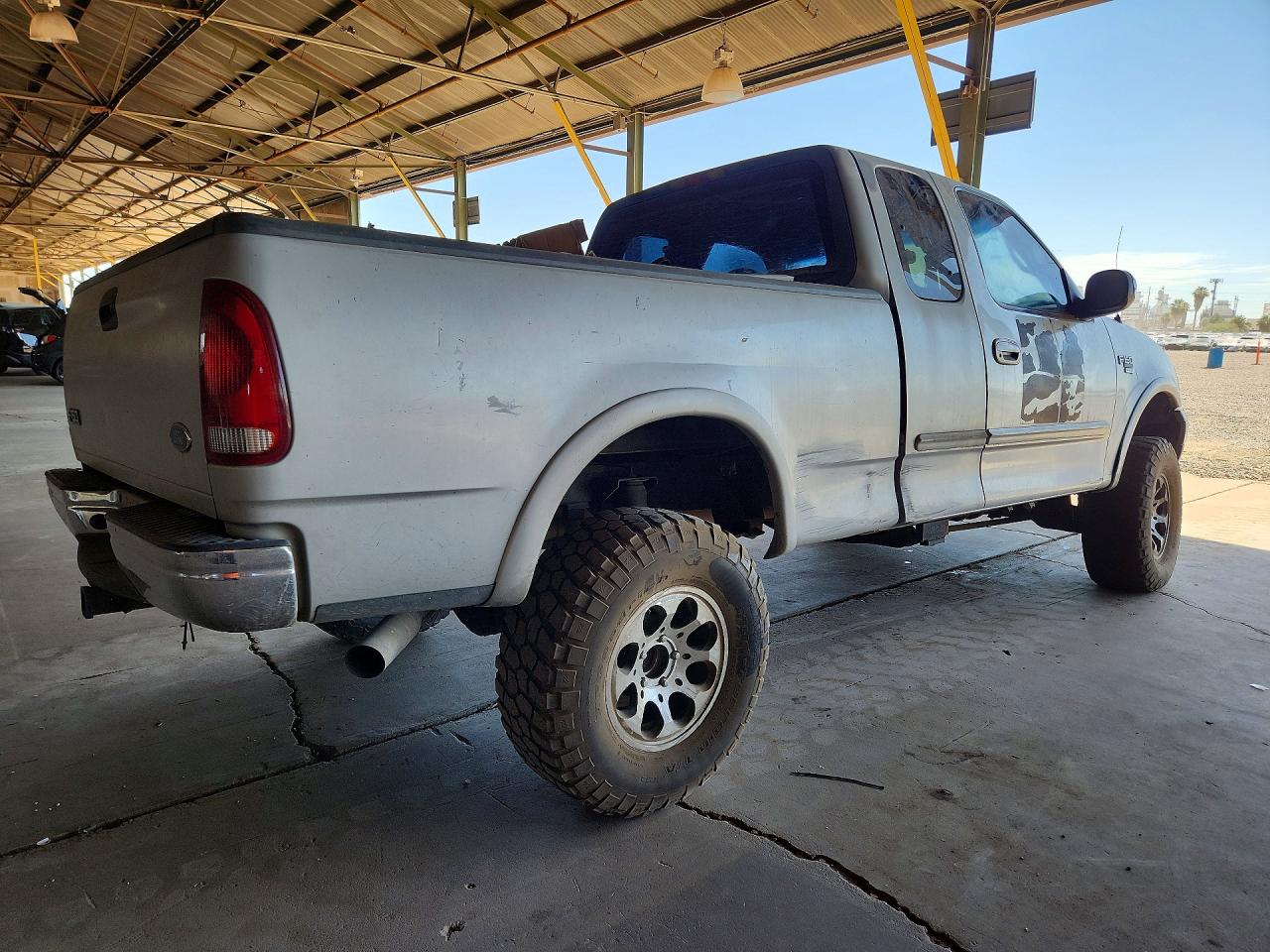 2000 Ford F150 Silver vin: 2FTRX18L9YCB18575
