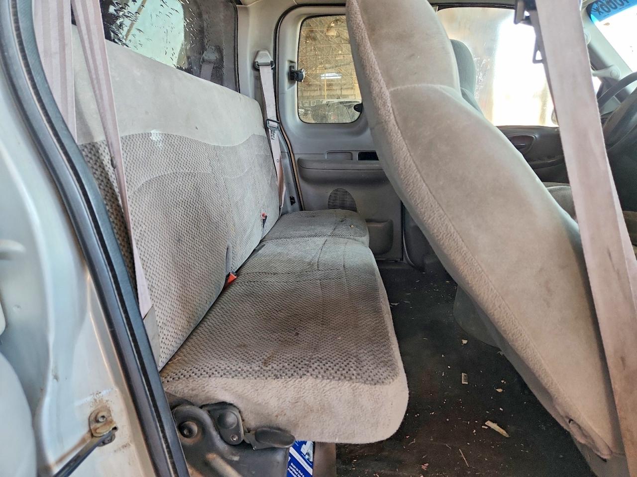 2000 Ford F150 Silver vin: 2FTRX18L9YCB18575