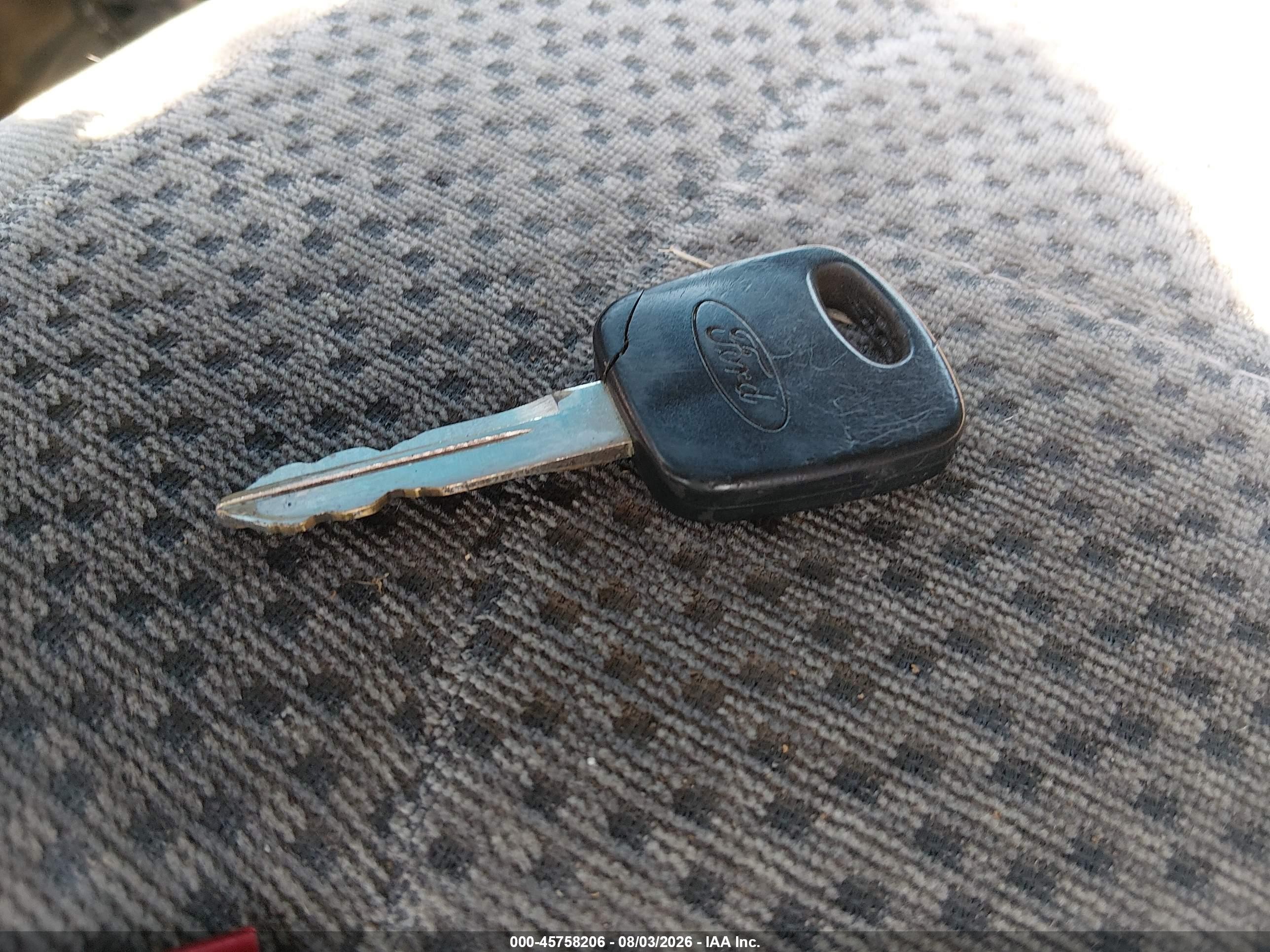 2000 Ford F-150   Blue vin: 2FTRX18LXYCB07861