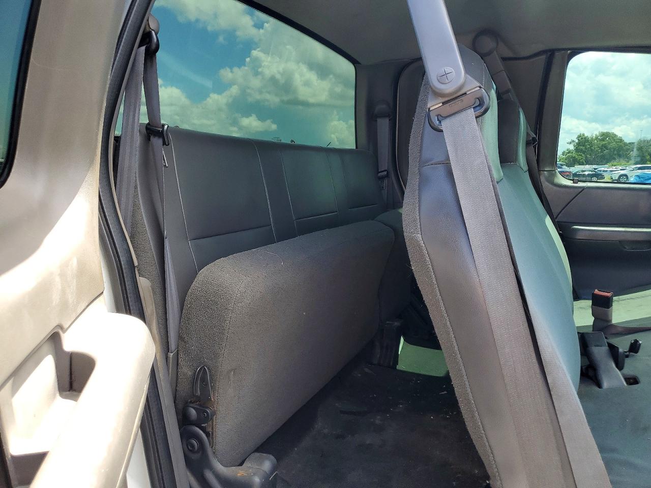 2004 Ford F-150 Heritage Classic White vin: 2FTRX18W04CA18871