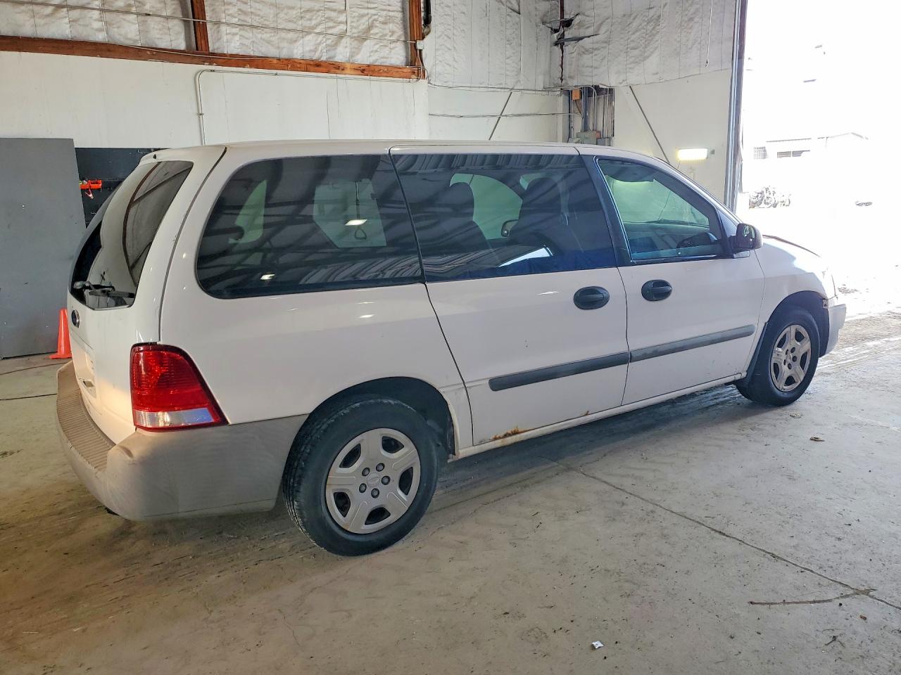 2007 Ford Freestar Se White vin: 2FTZA54217BA28024