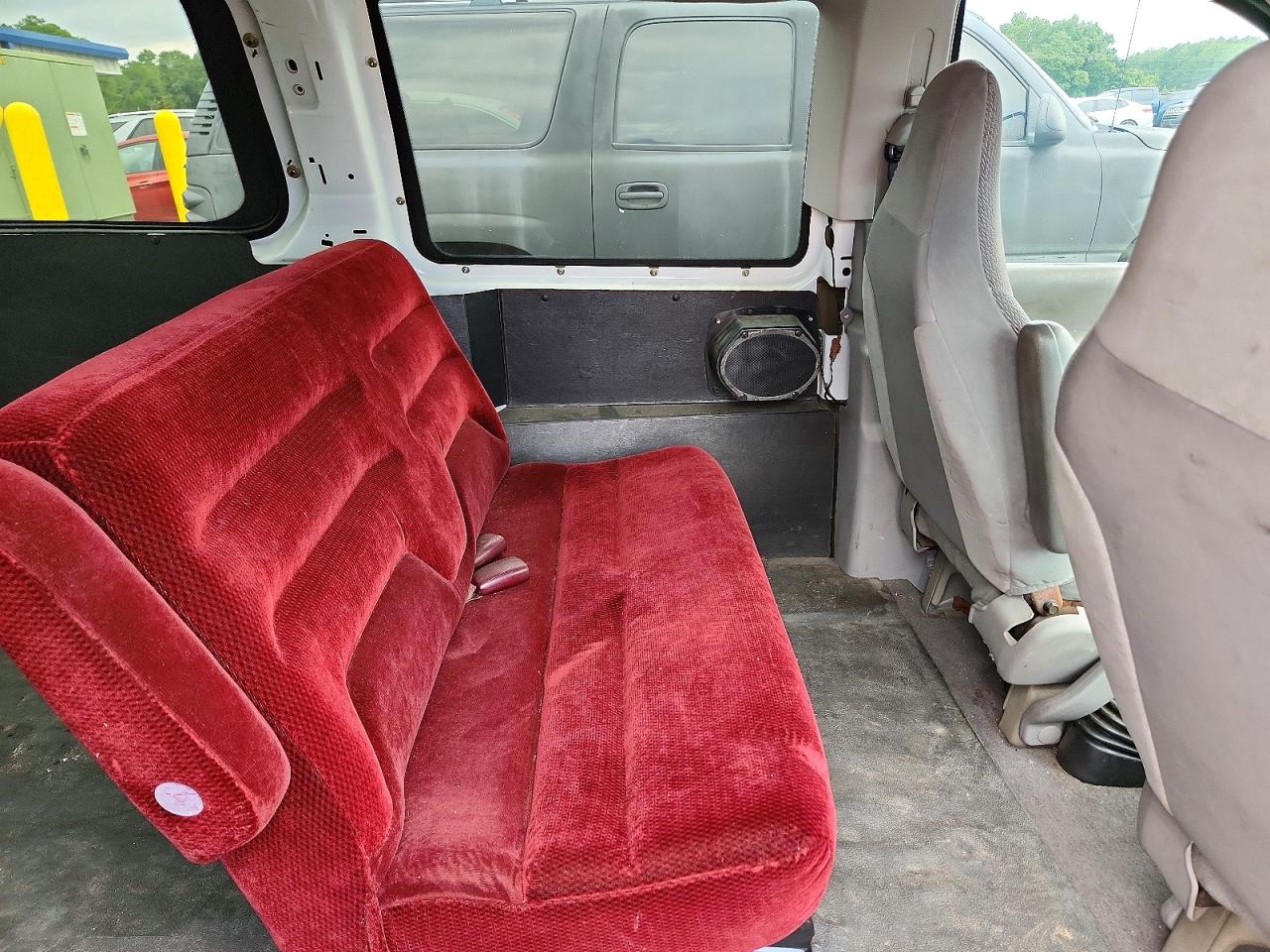 2000 Ford Windstar White vin: 2FTZA5443YBC32925