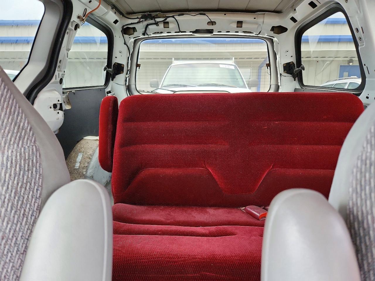 2000 Ford Windstar White vin: 2FTZA5443YBC32925