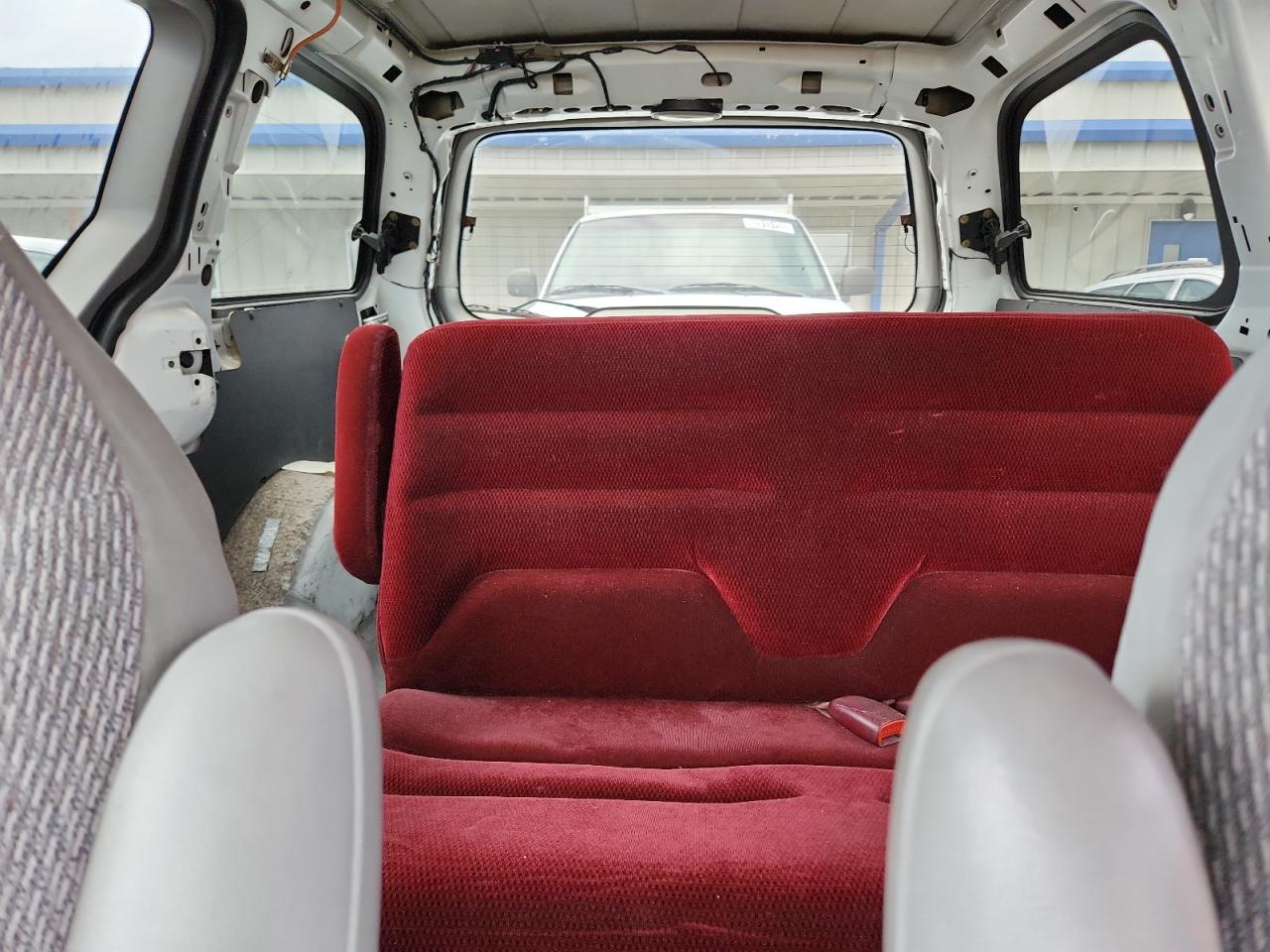 2000 Ford Windstar White vin: 2FTZA5443YBC32925 Damage: Left Rear Seat, Aftermarket, Acceptable