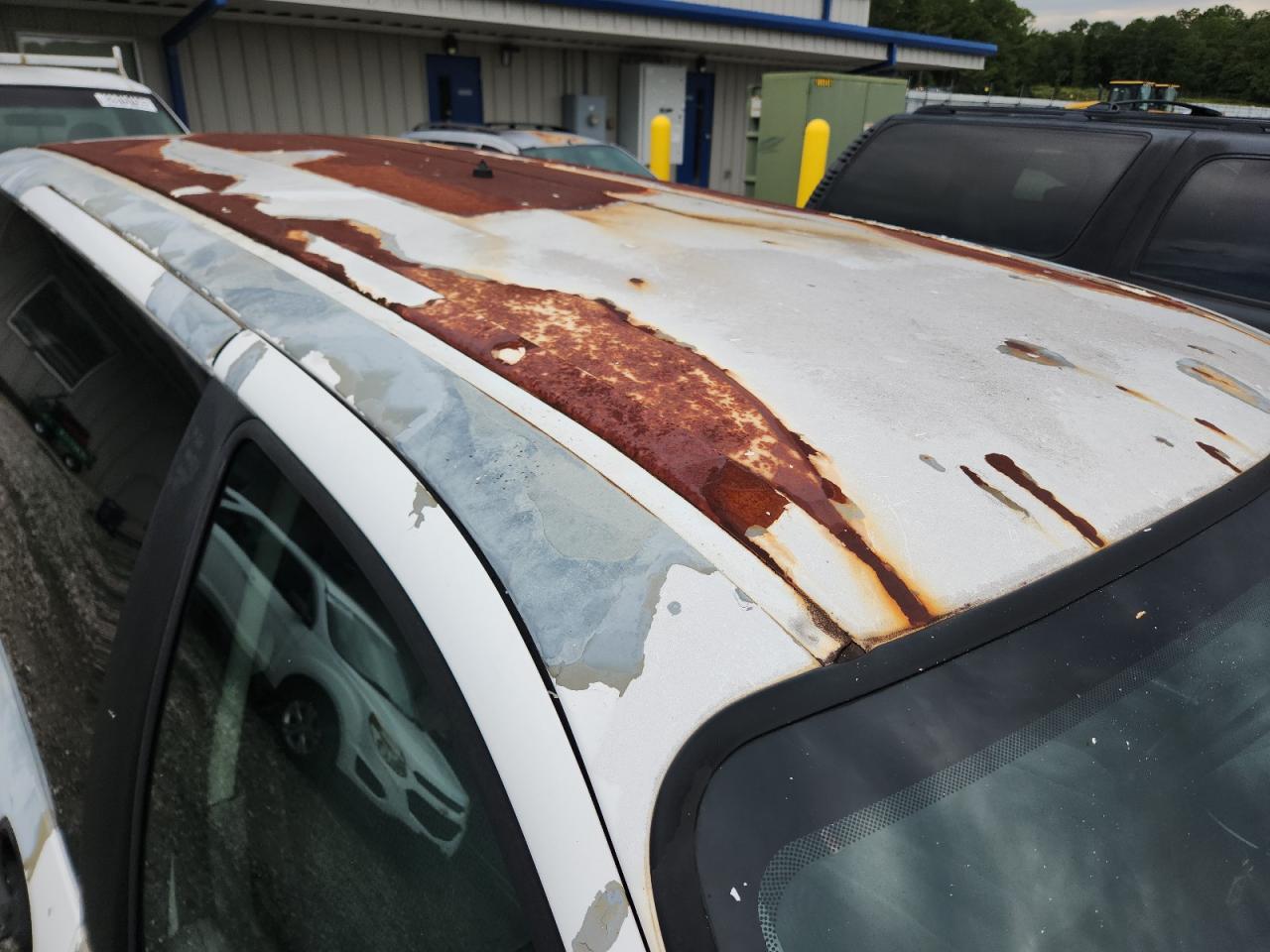 2000 Ford Windstar White vin: 2FTZA5443YBC32925 Damage: Roof Panel, Rust, > 12 Inches