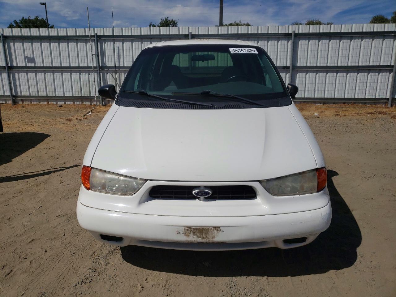 1998 Ford Windstar Белый vin: 2FTZA5444WBD87190