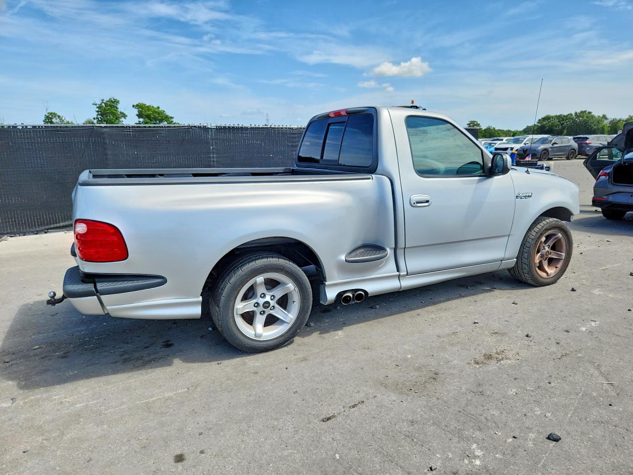 2000 Ford F150 Svt Lightning White vin: 2FTZF0734YCB06817