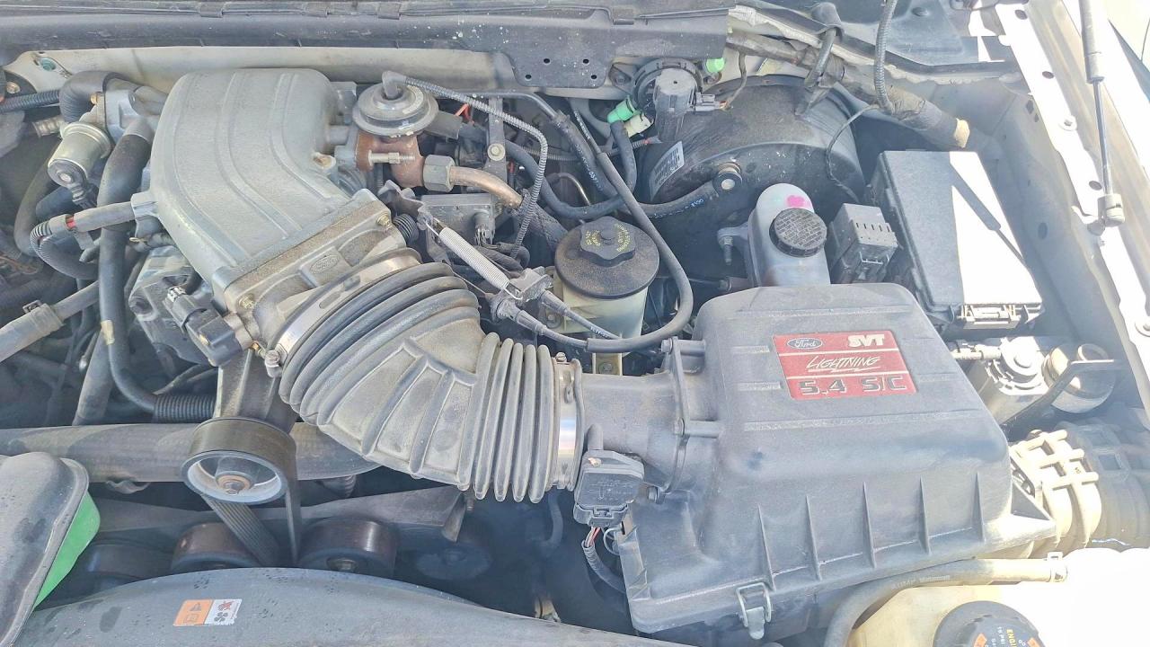 2000 Ford F150 Svt Lightning White vin: 2FTZF0734YCB06817