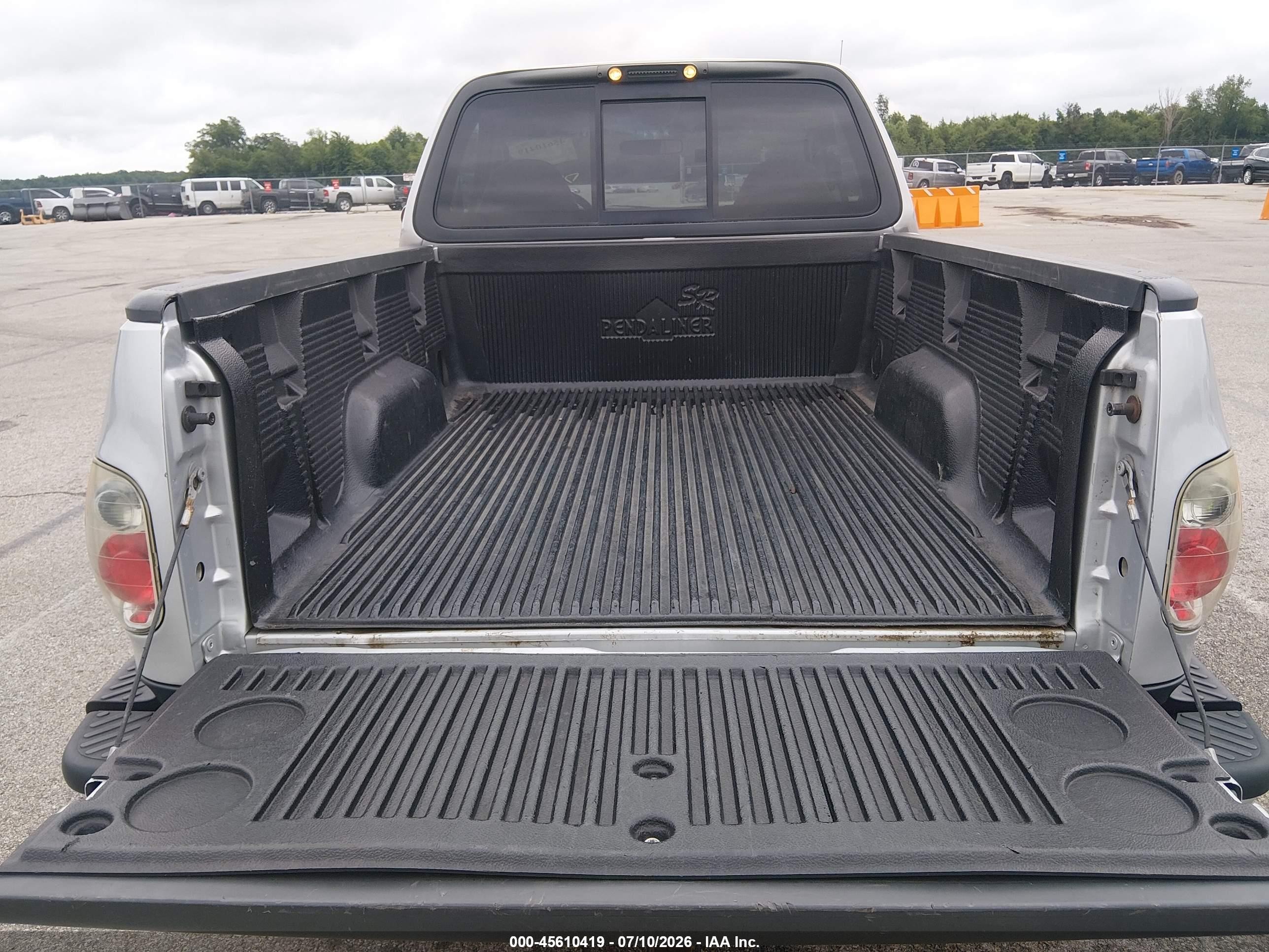 2002 Ford F-150 Lightning Silver vin: 2FTZF07372CA52503