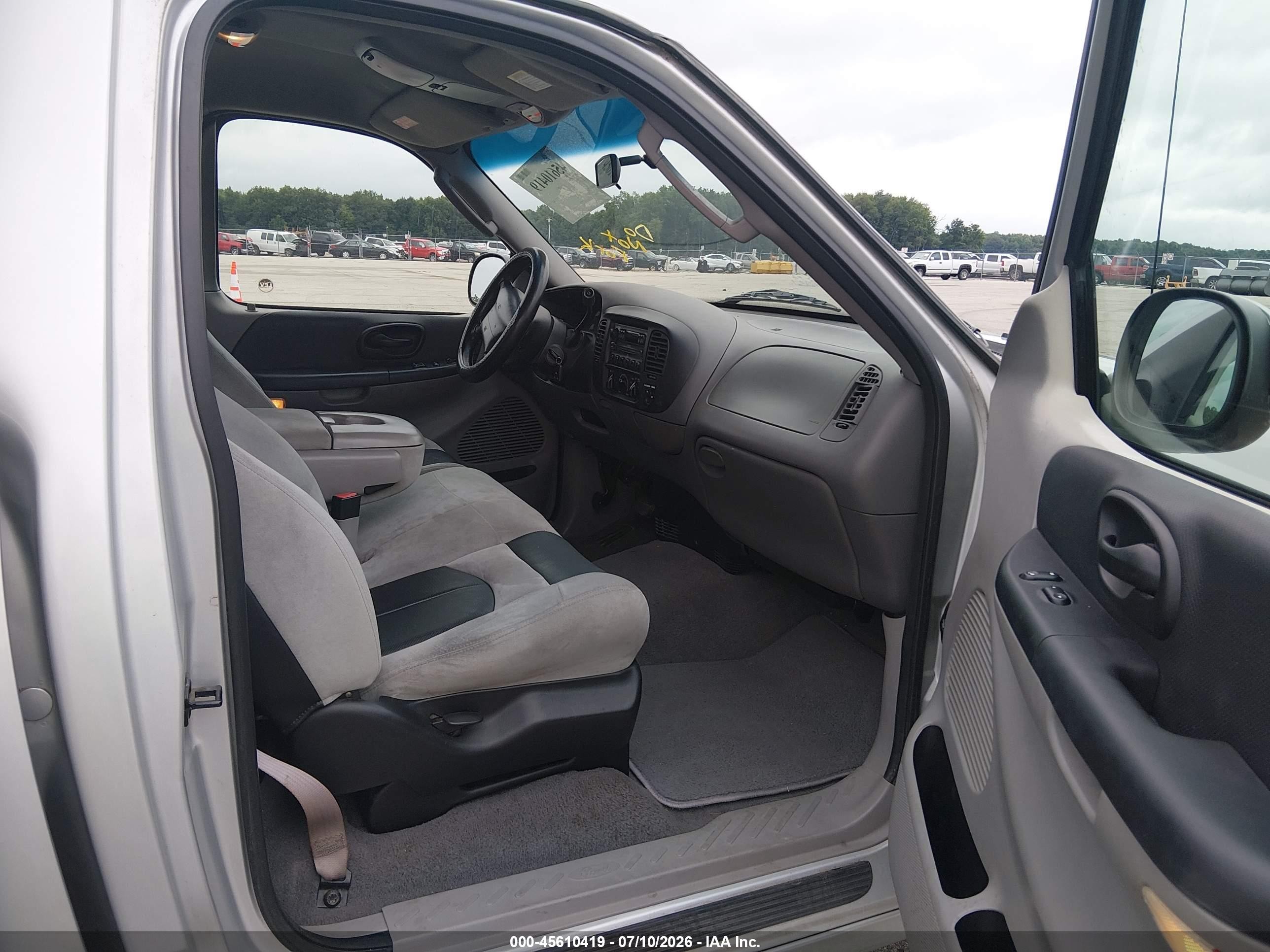2002 Ford F-150 Lightning Silver vin: 2FTZF07372CA52503