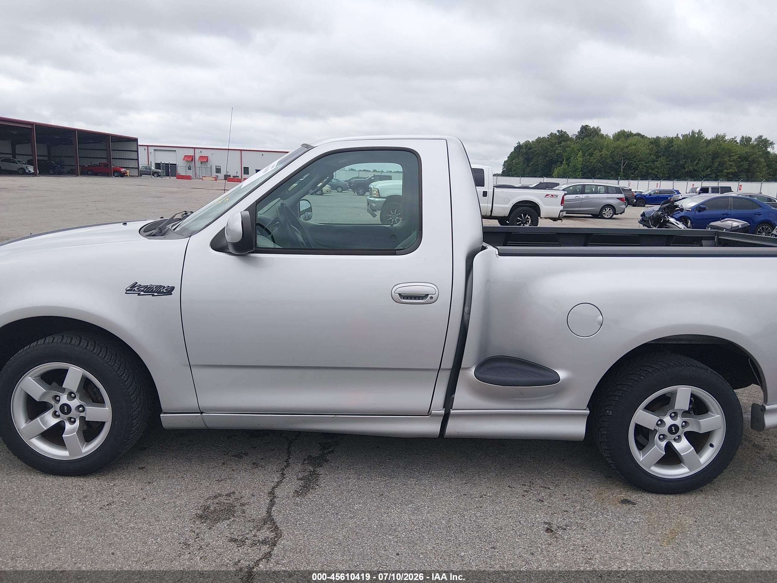 2002 Ford F-150 Lightning Silver vin: 2FTZF07372CA52503