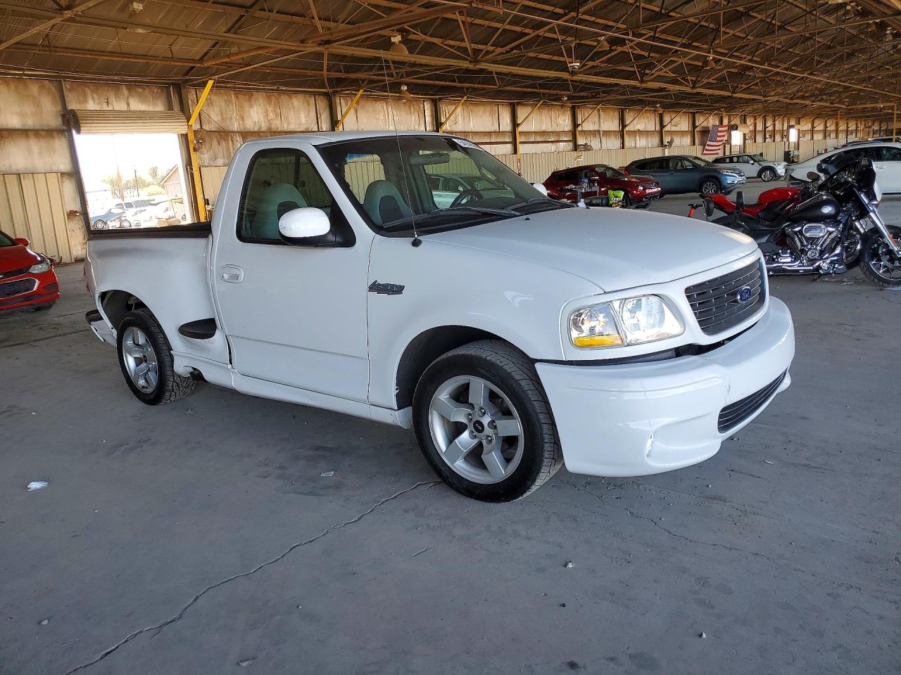 2001 Ford F150 Svt Lightning Белый vin: 2FTZF07381CB06079