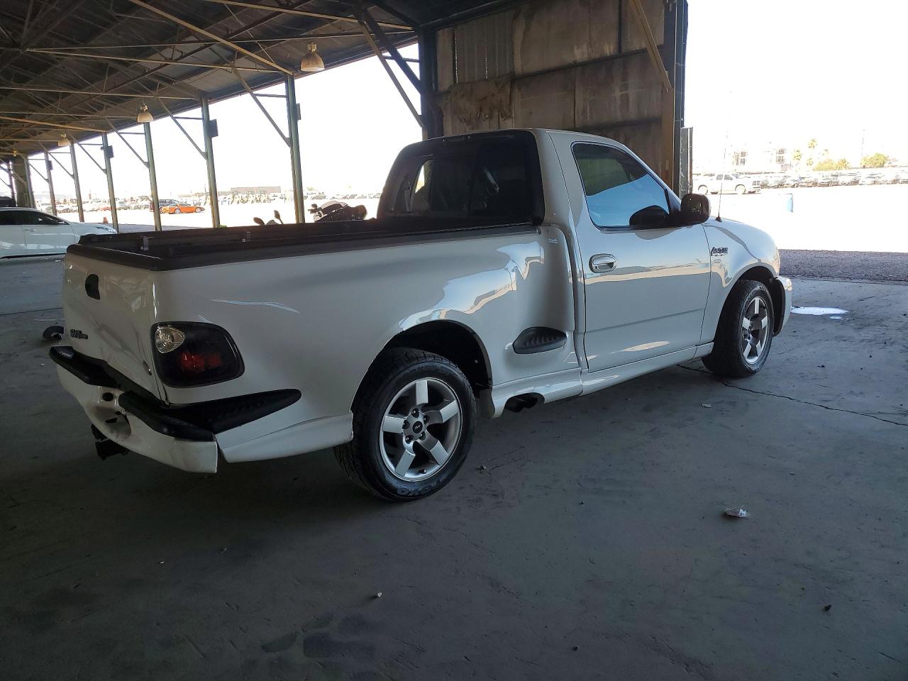 2001 Ford F150 Svt Lightning Белый vin: 2FTZF07381CB06079