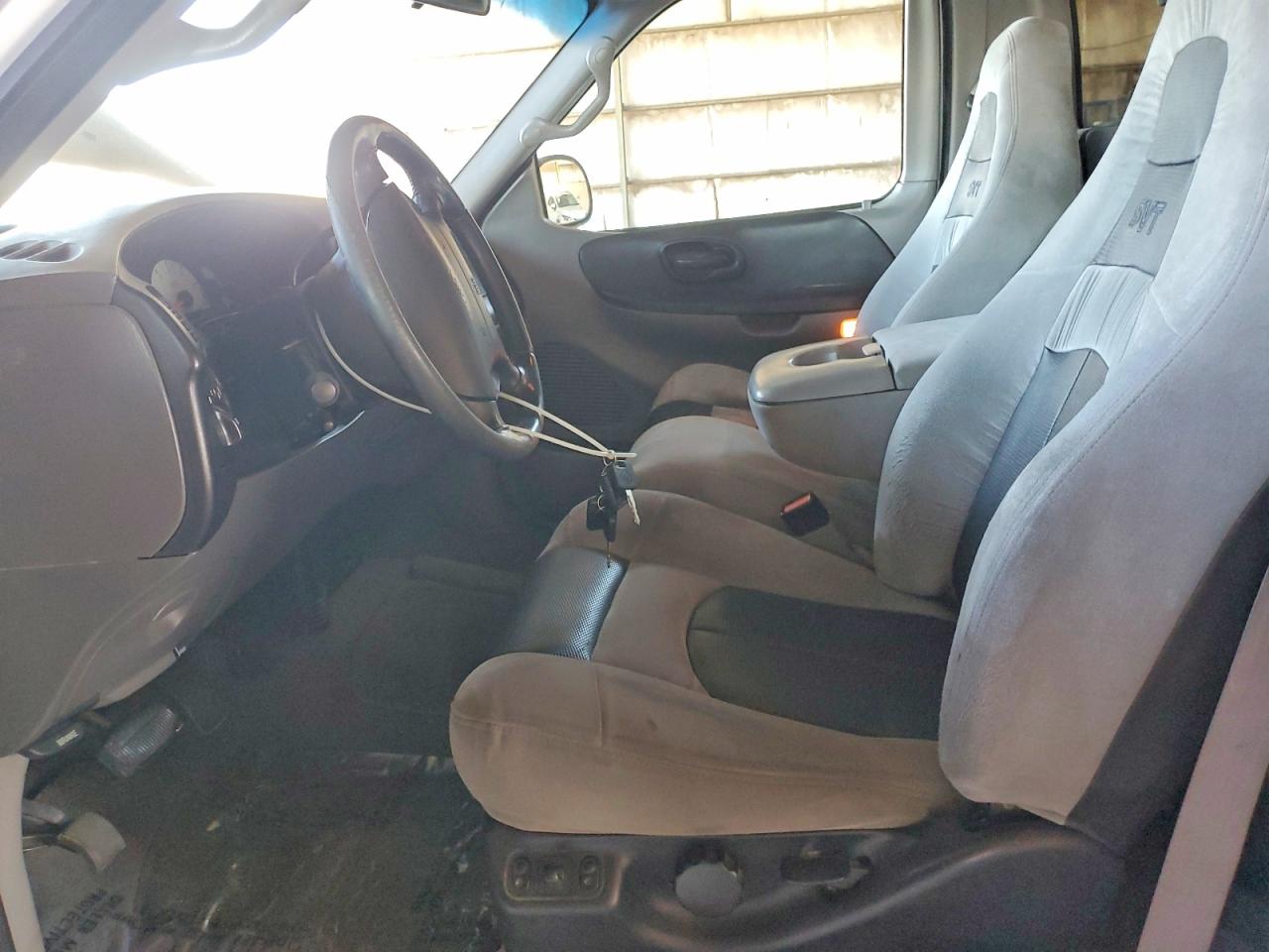 2001 Ford F150 Svt Lightning Белый vin: 2FTZF07381CB06079
